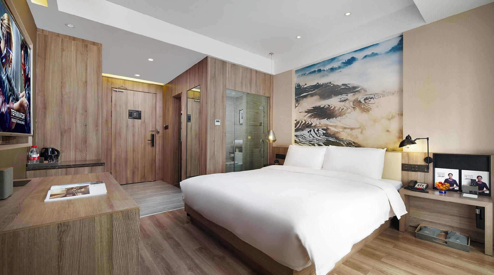 Deluxe - 1 King Bed
