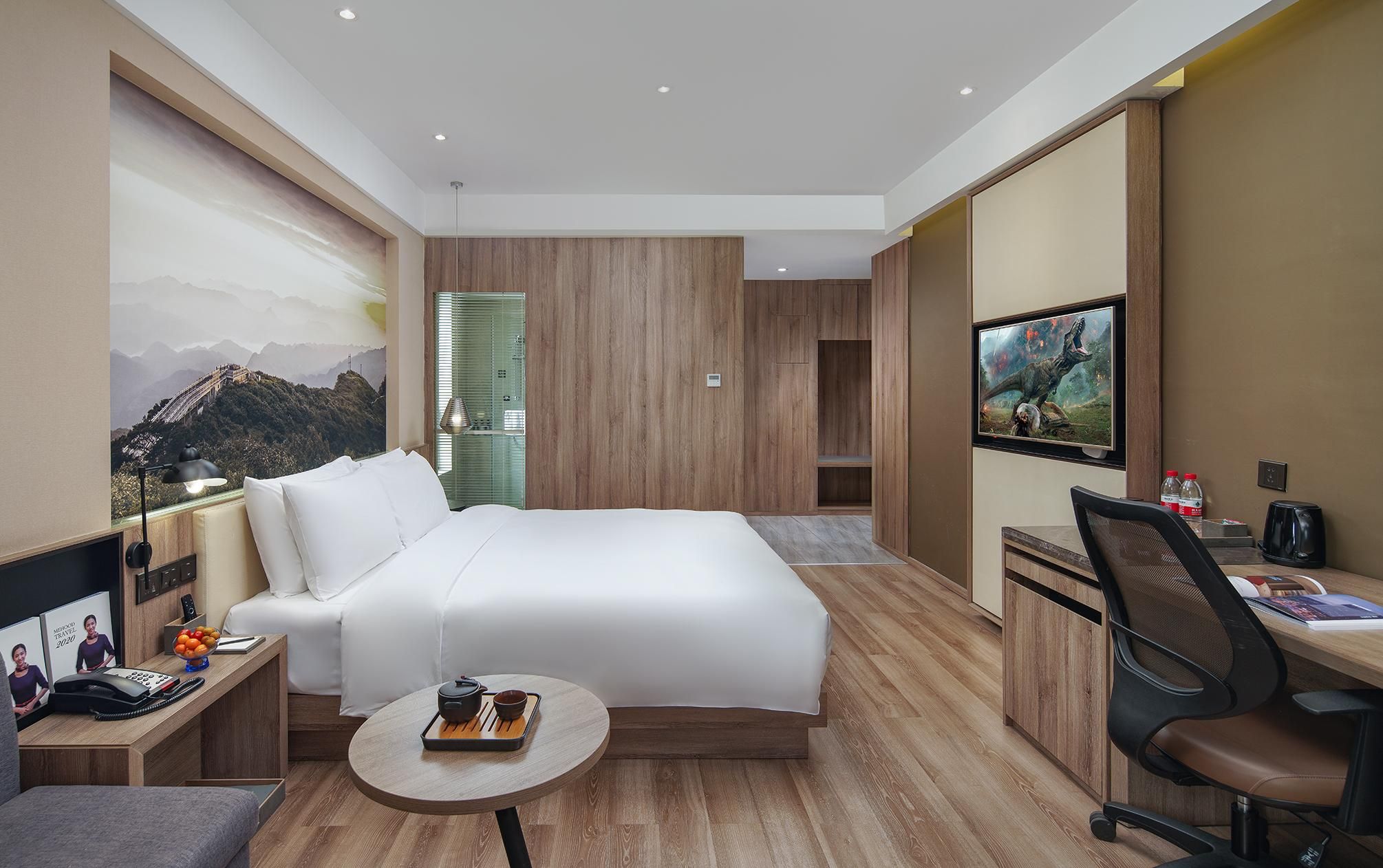 Deluxe - 1 King Bed