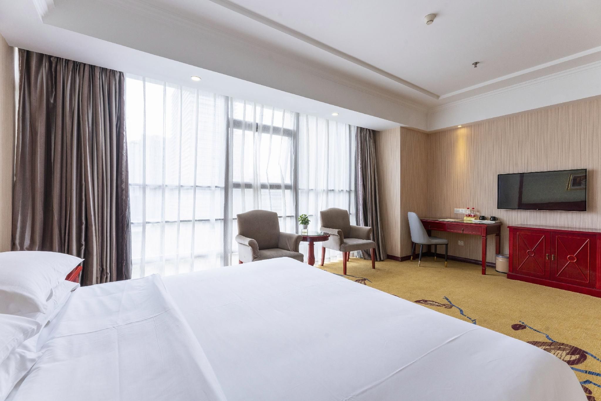 Romantic Water Bed Room