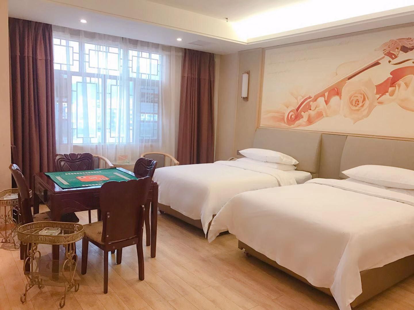 Vienna - Functional Chess Room With Twin Bed
