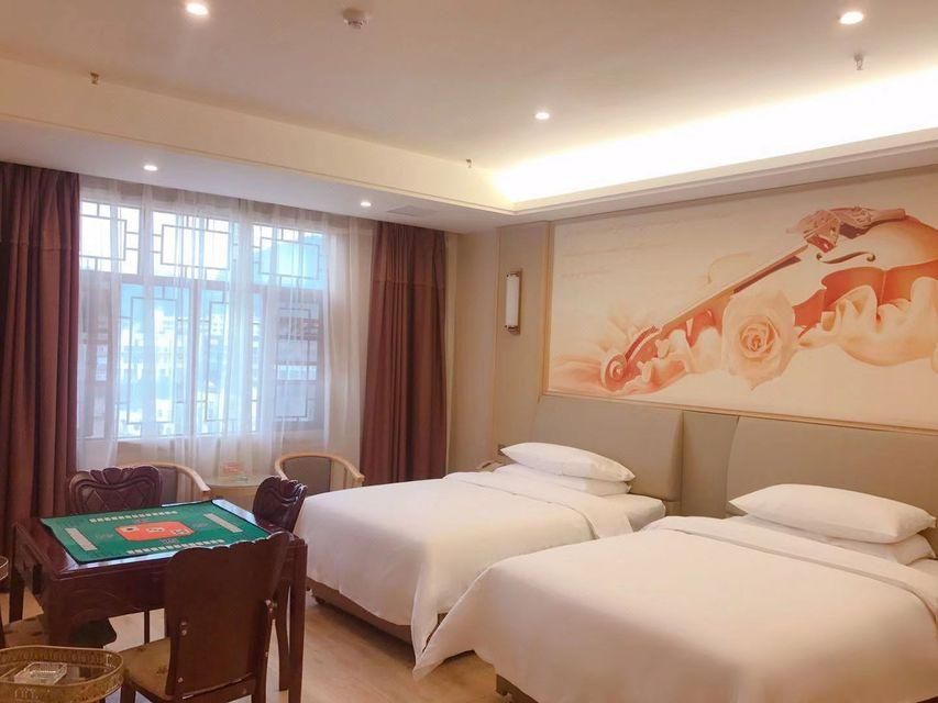 Vienna - Functional Chess Room With Twin Bed