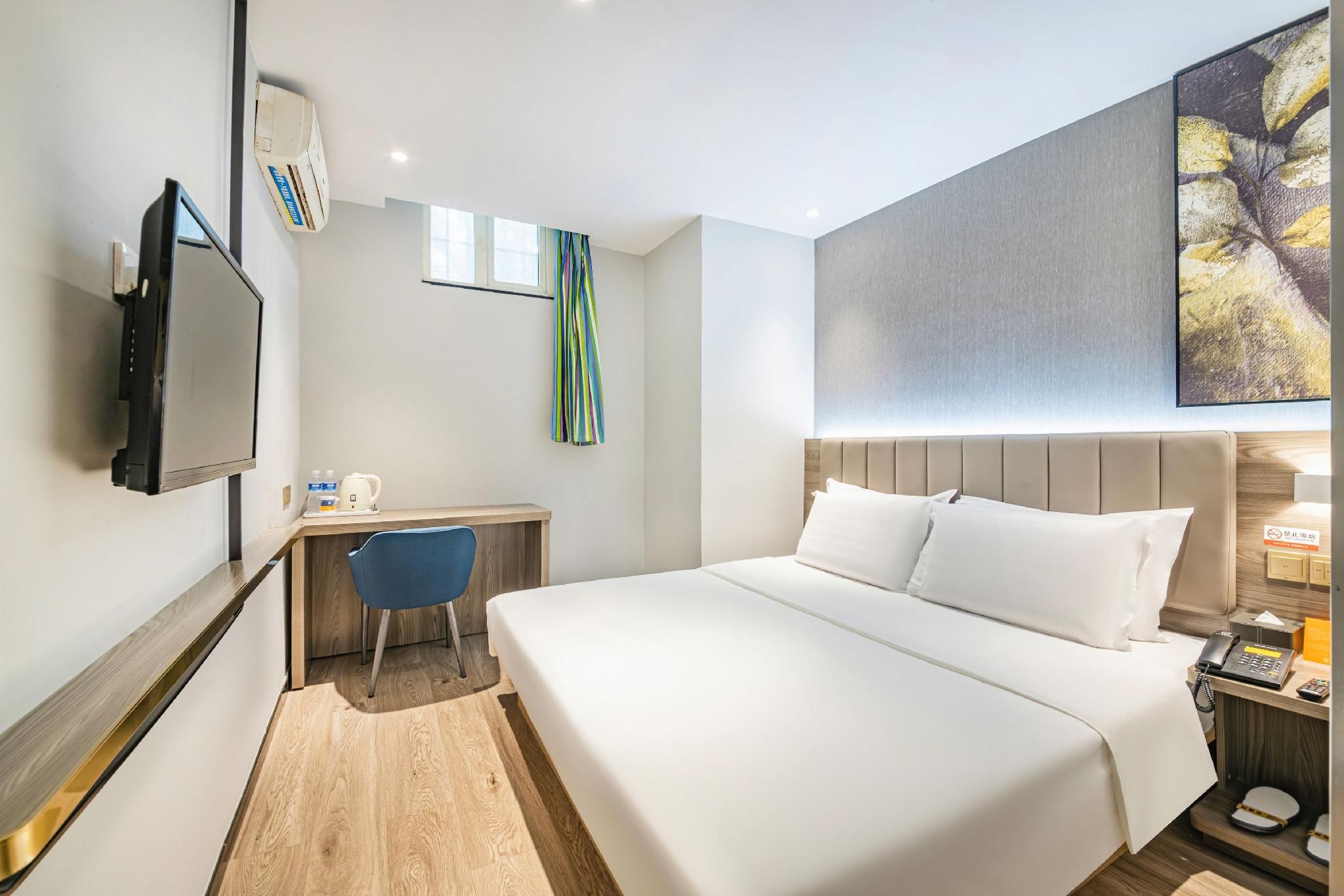 Economy Room