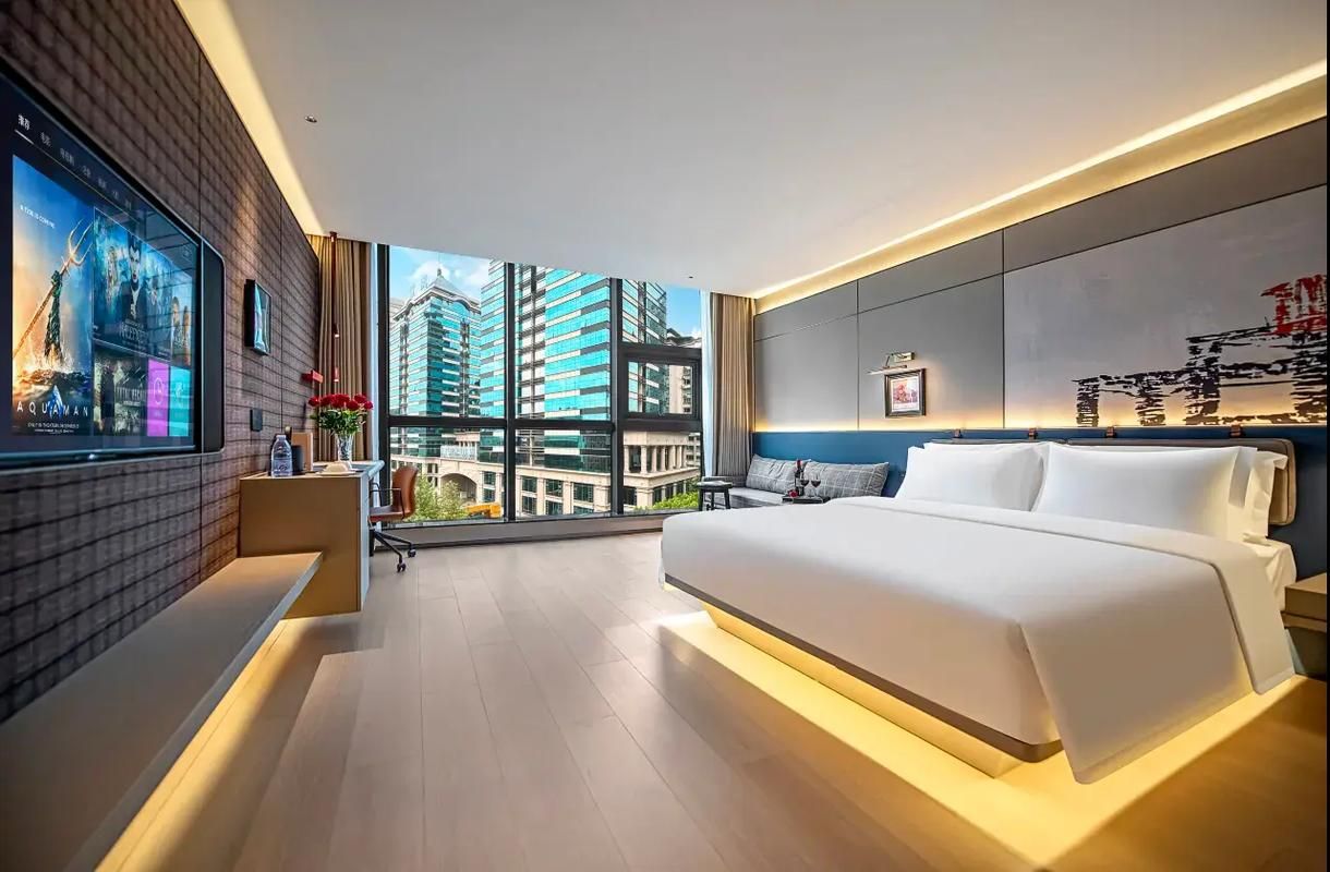 Queen Room with View