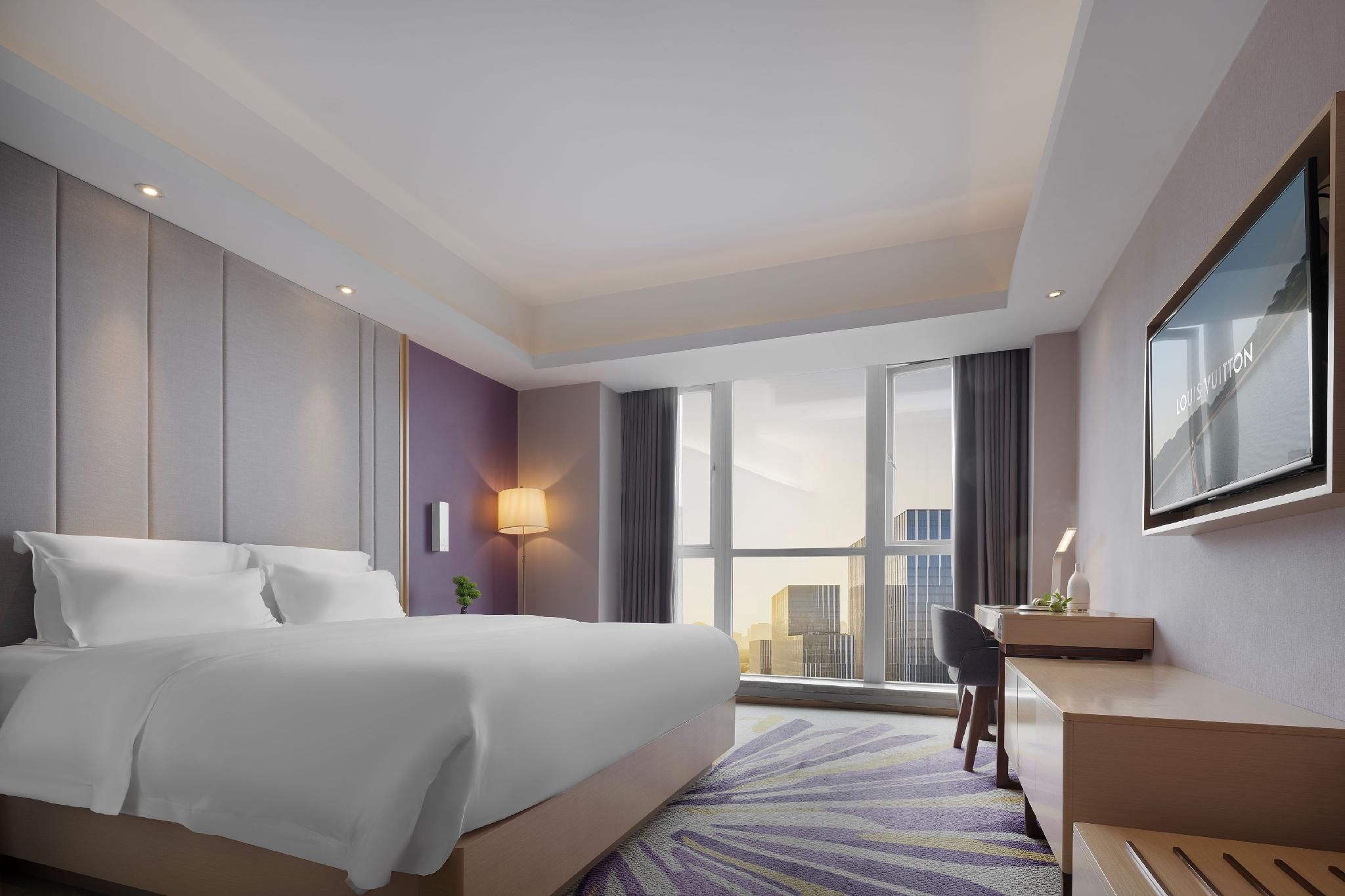 Queen Room with View