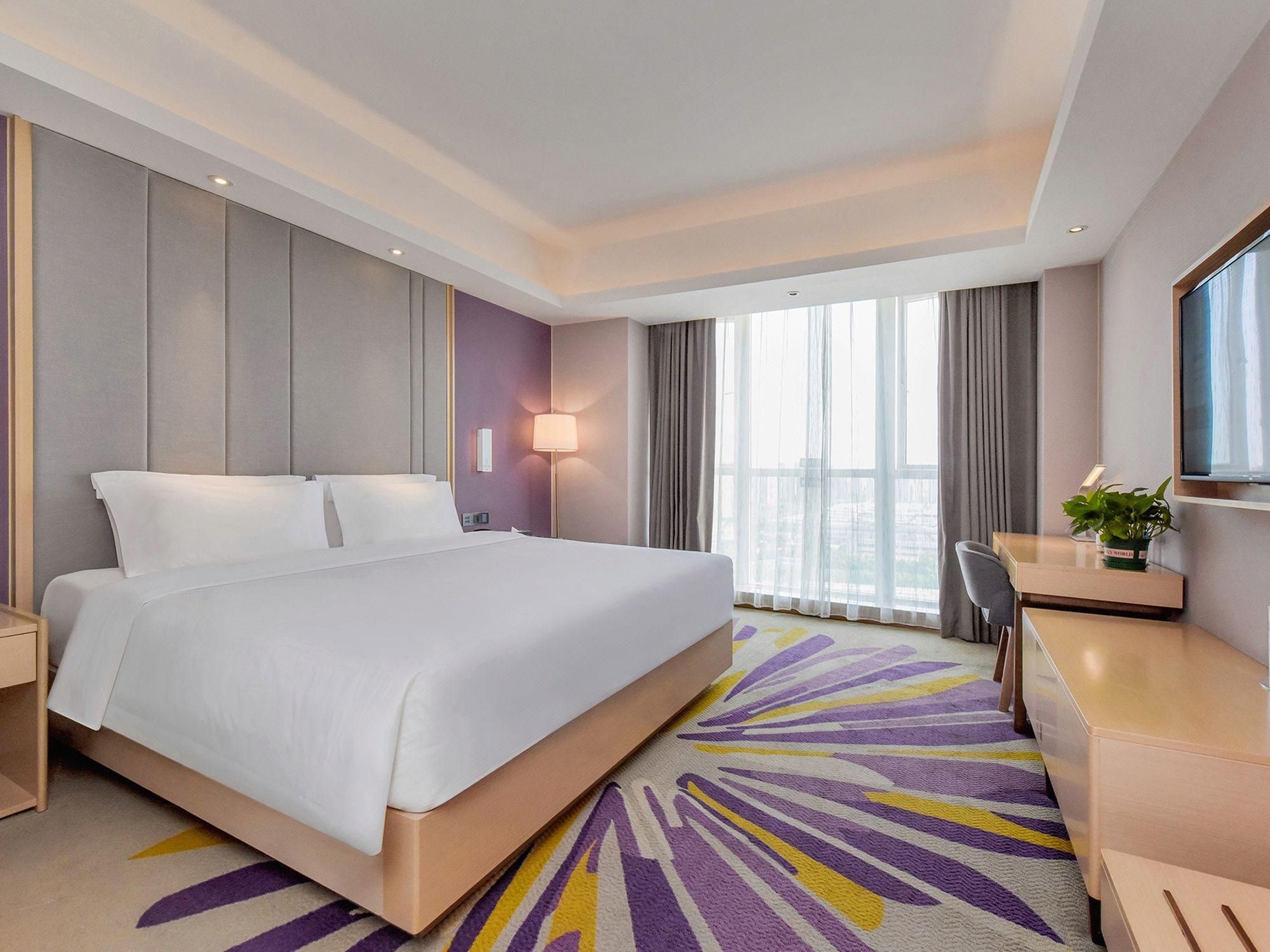 Queen Room with View