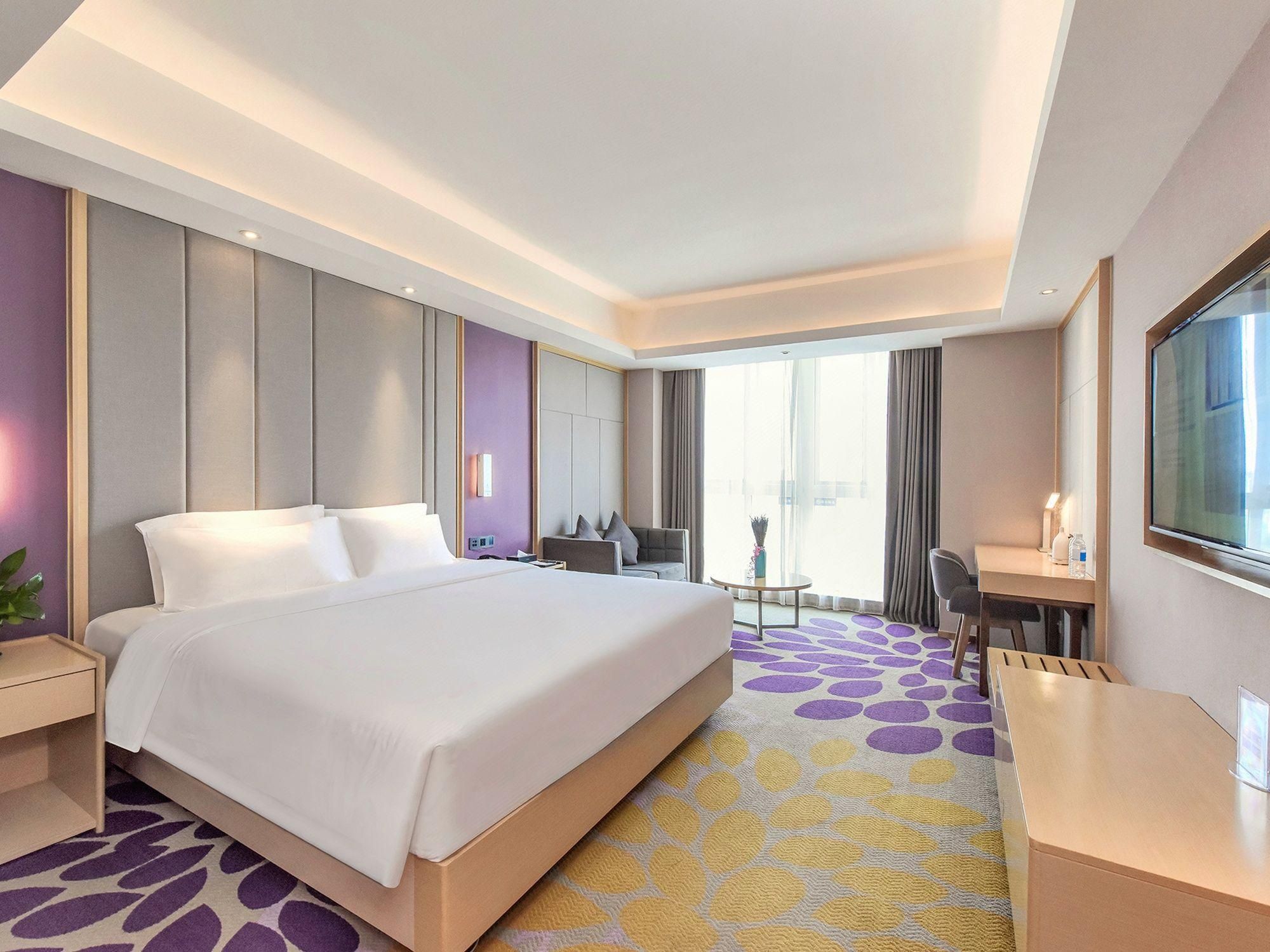 Business Queen Room