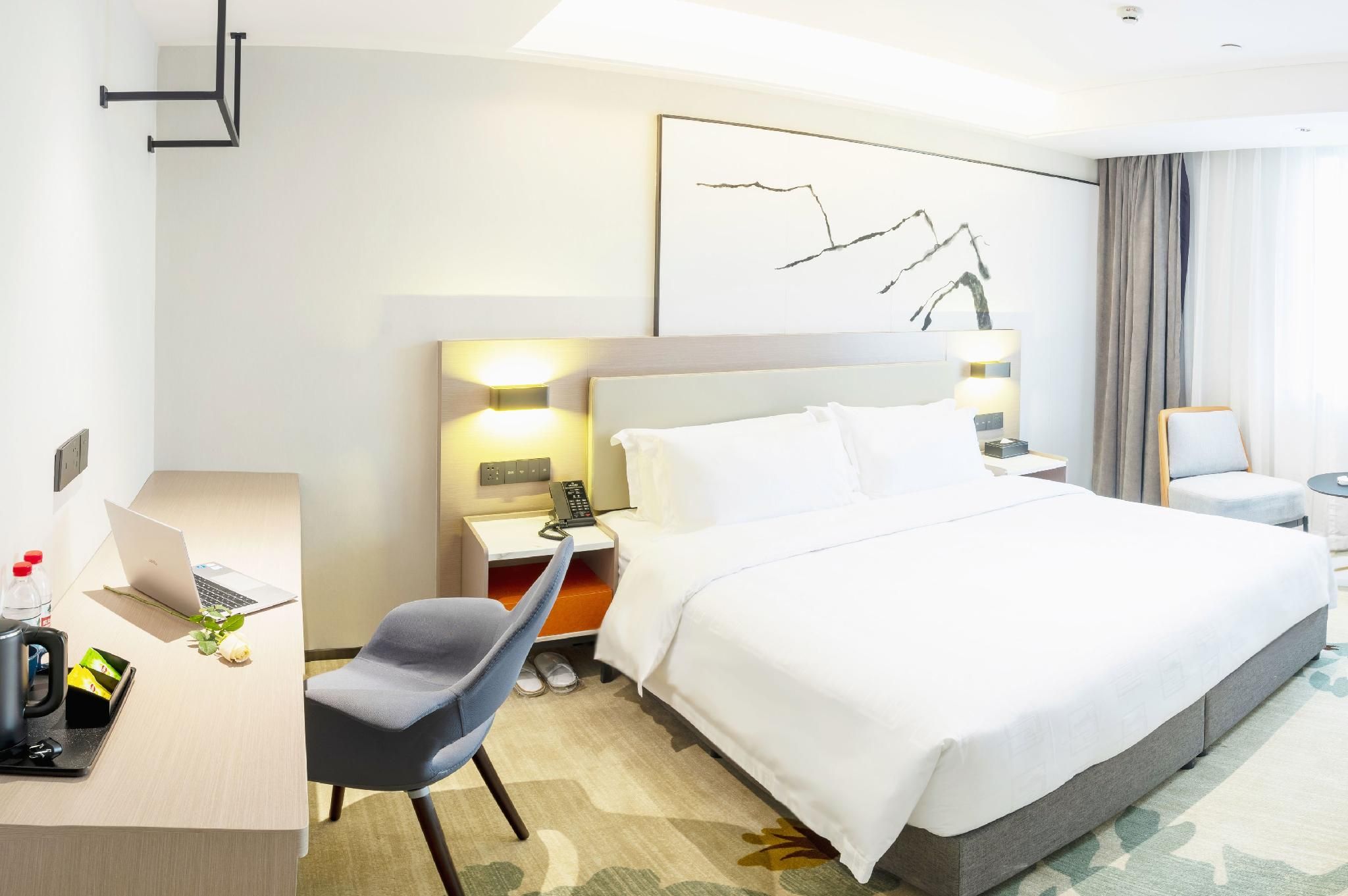 Queen Deluxe Room