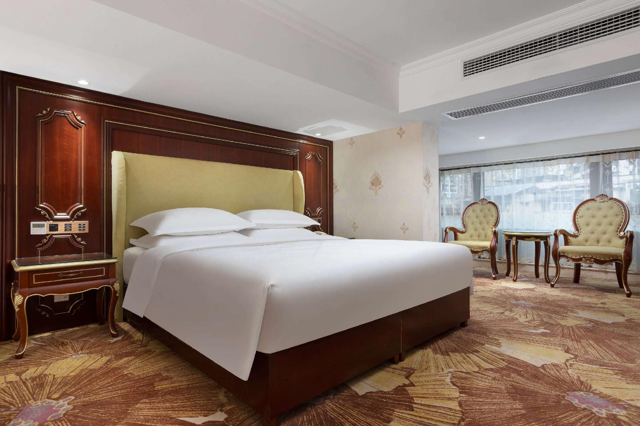 1 King Bed, Deluxe Loft Suite, Non-Smoking
