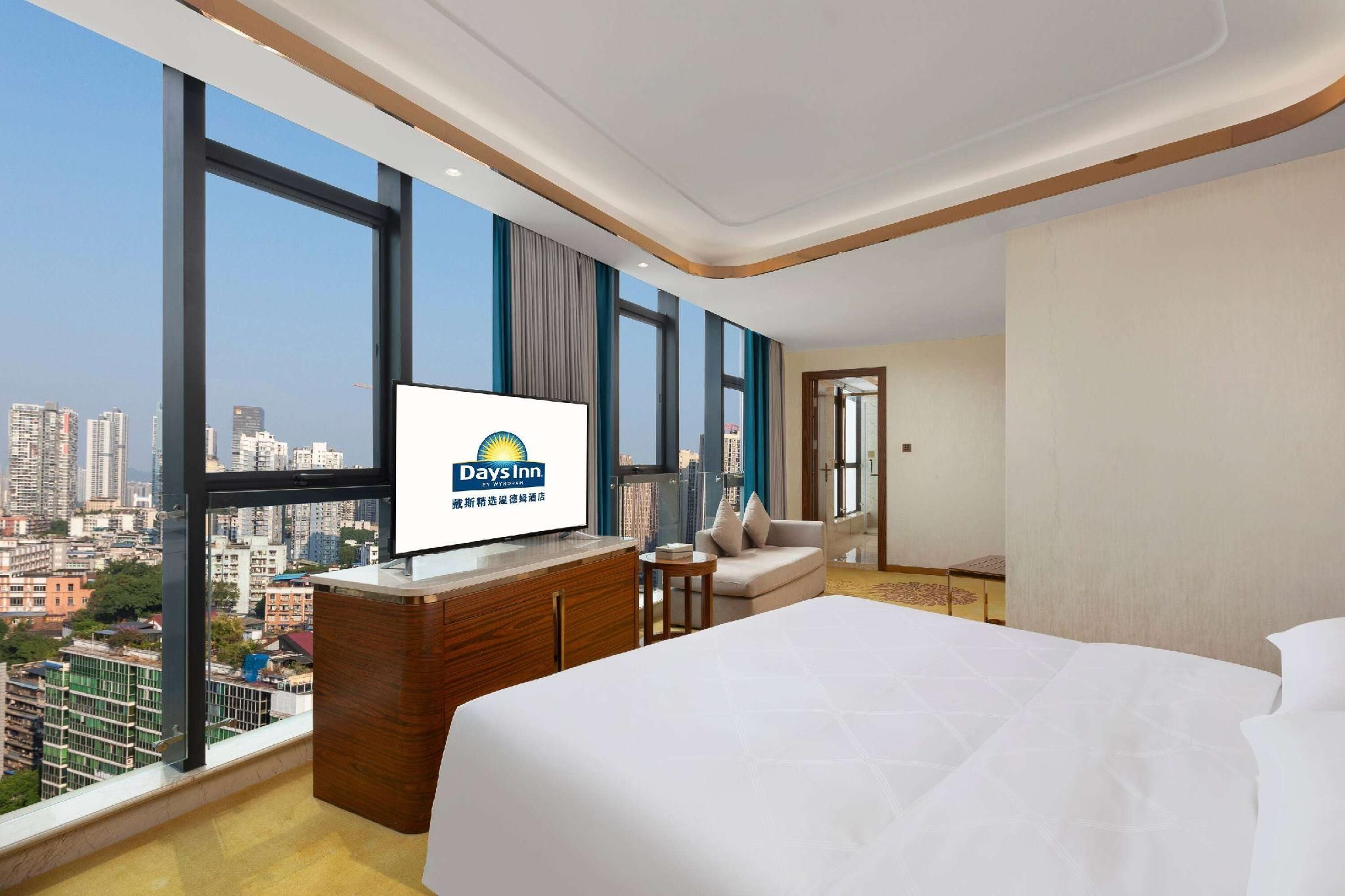 1 King Bed, City View Room, Non-Smoking