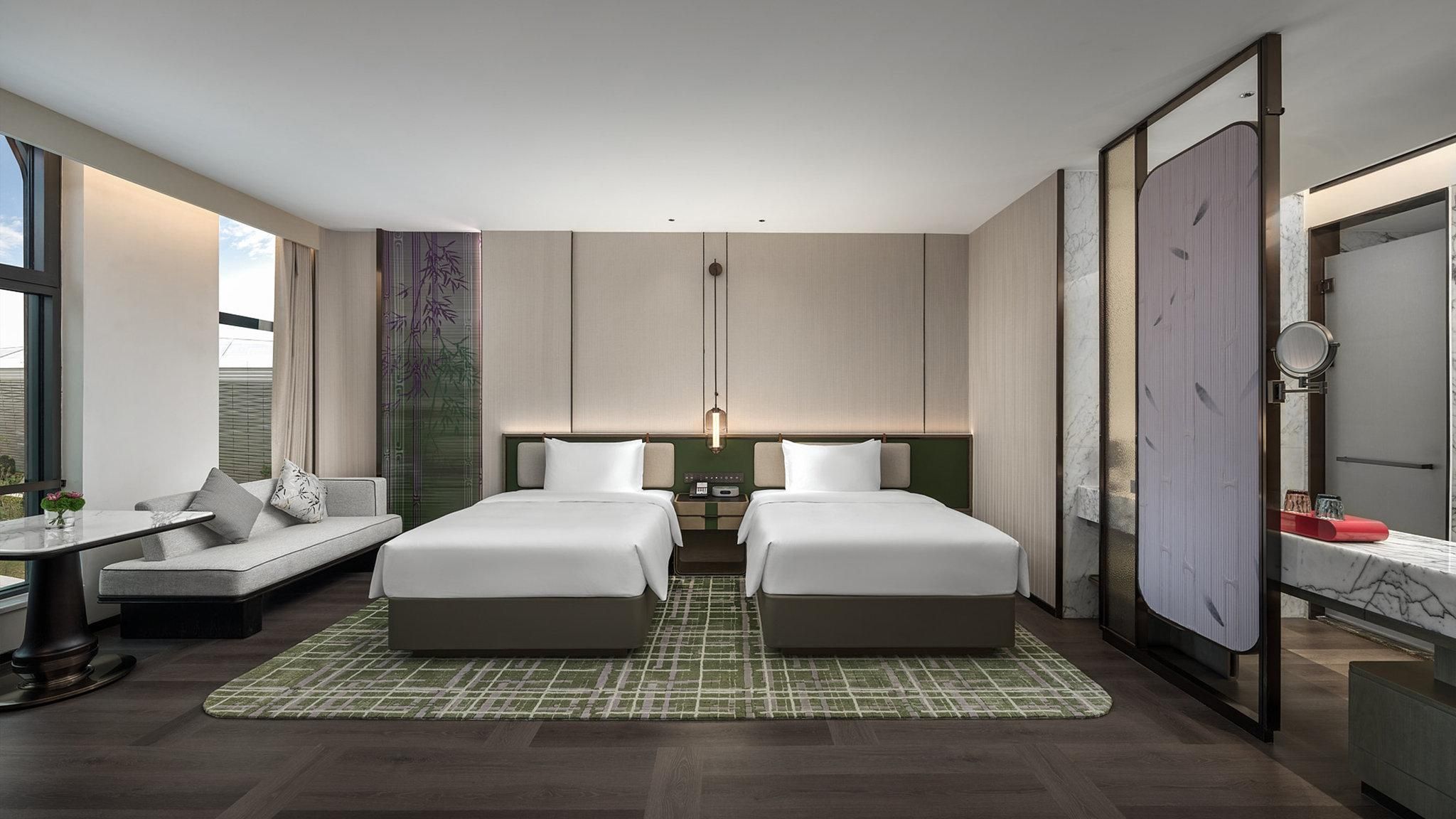 2 Double Standard Lounge Access