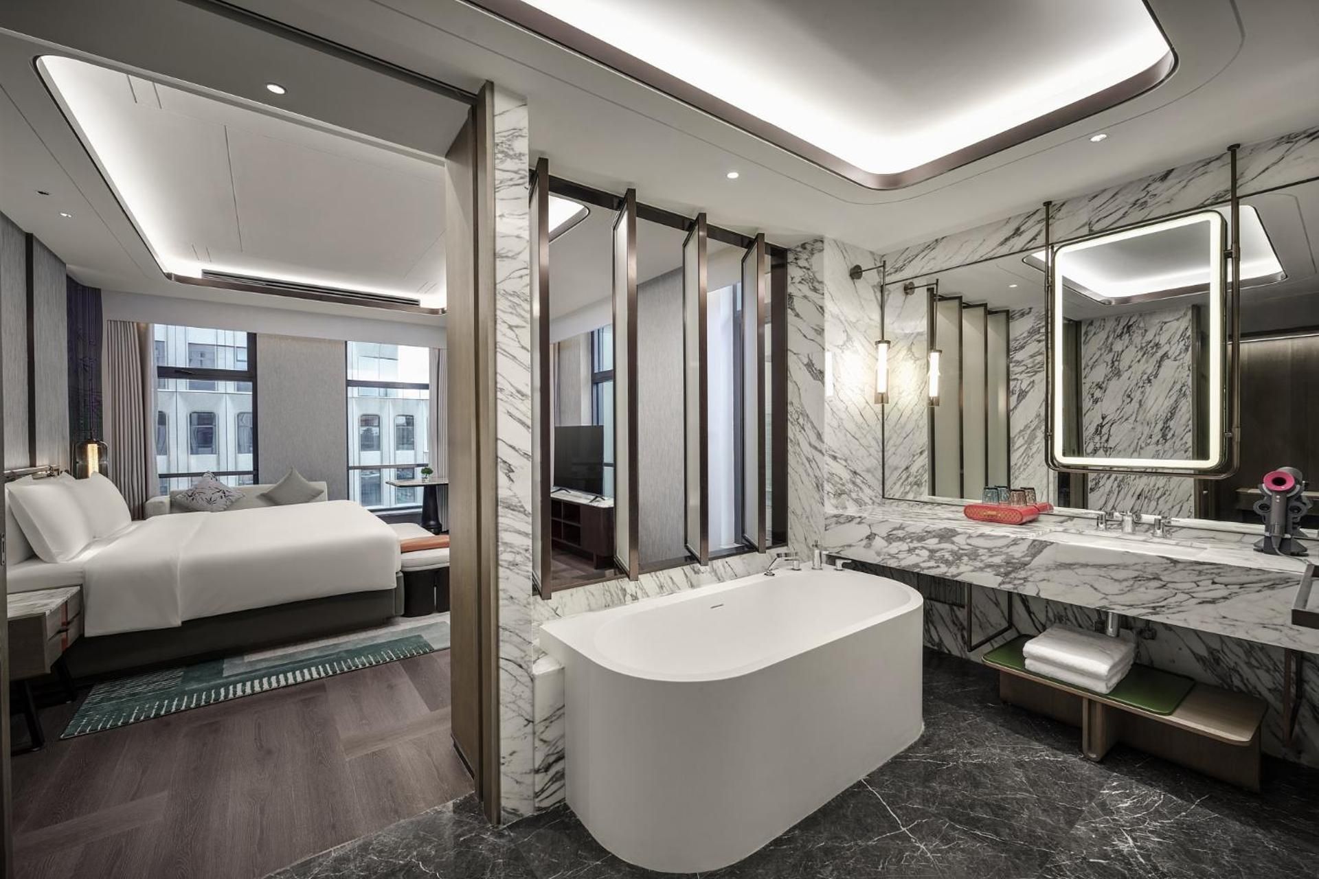 Hualuxe Suite