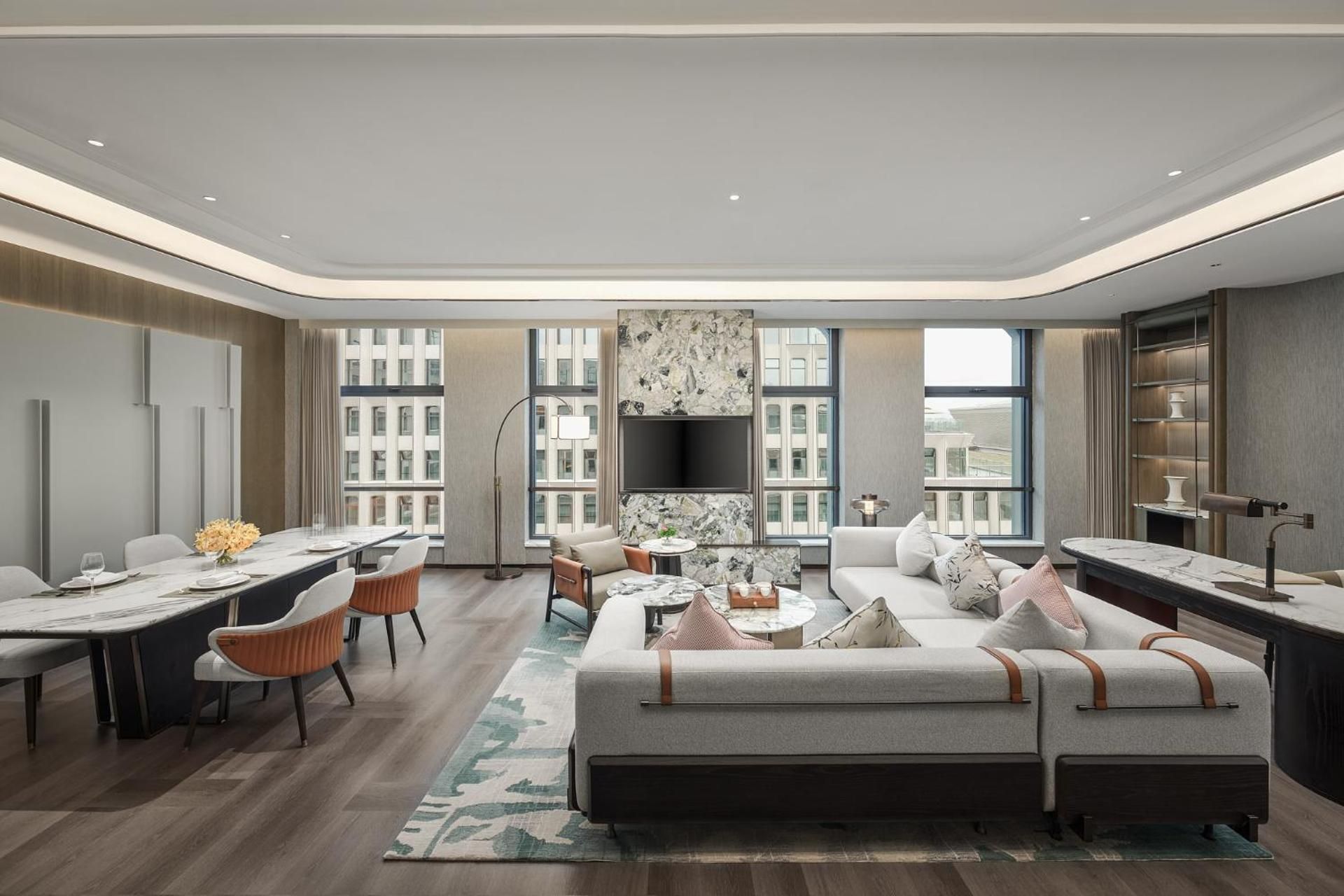 Hualuxe Suite