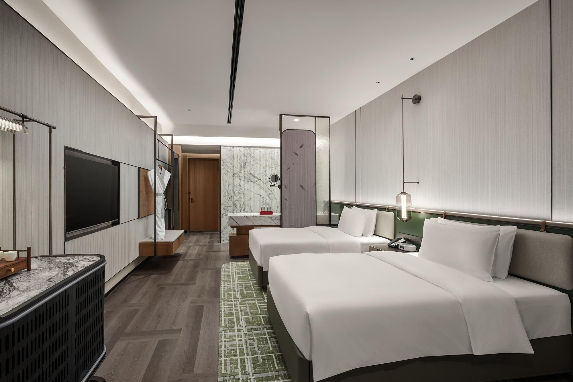 2 Double Standard Lounge Access