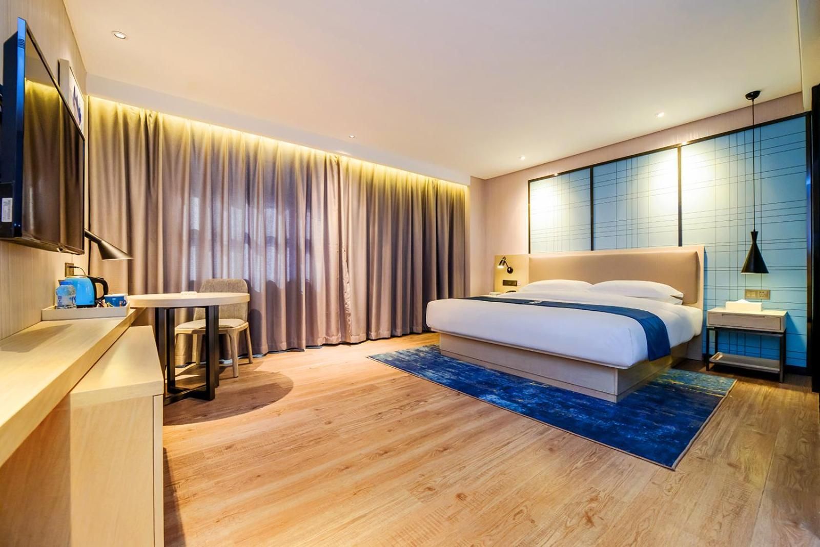 Deluxe Queen Room