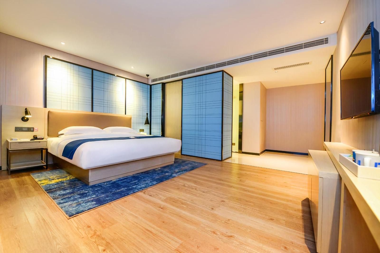 Deluxe Queen Room