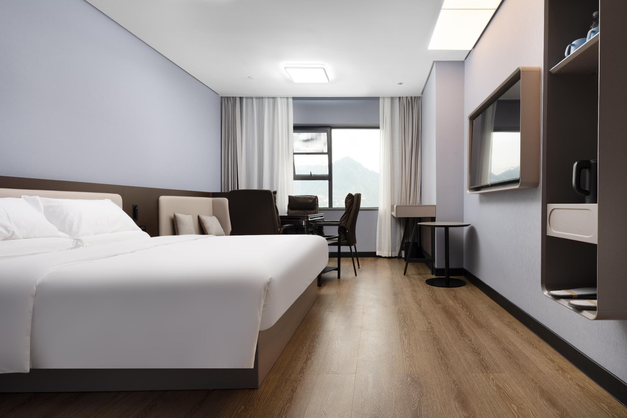 Business Queen Bed Room