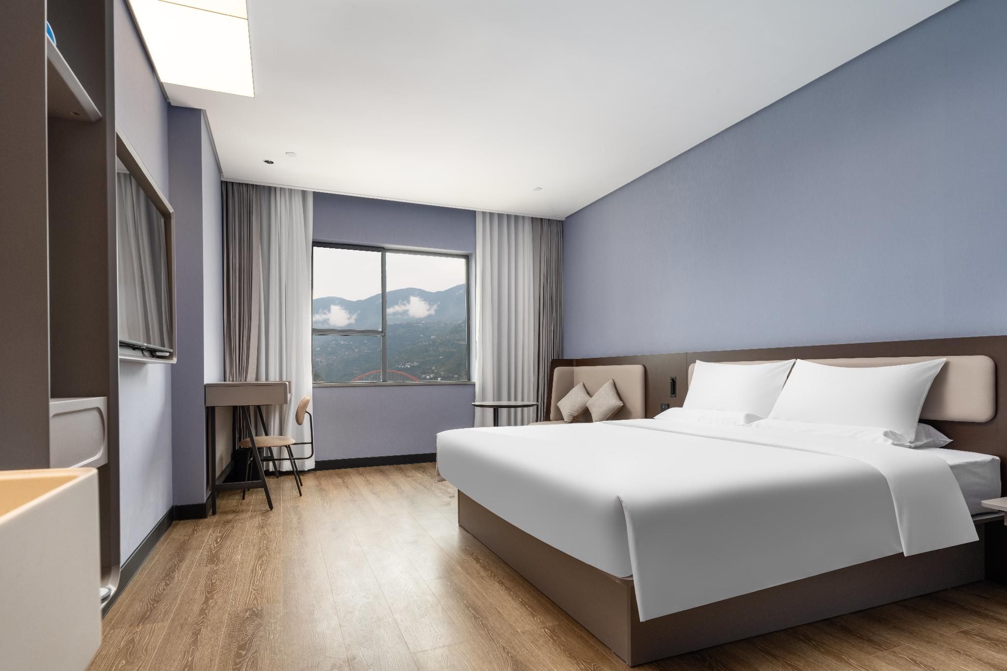 Huazhu - Room With River View