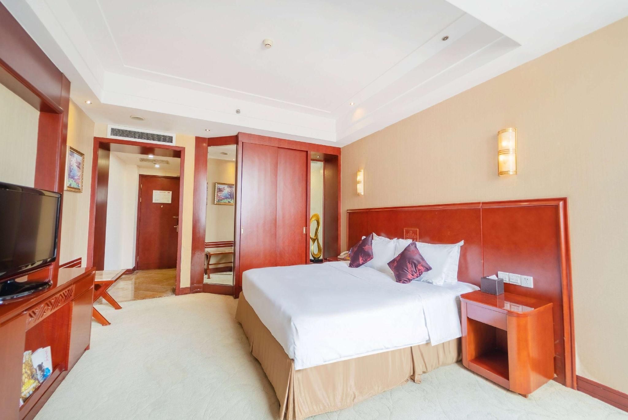 1 King Bed, Superior Room, Non-Smoking