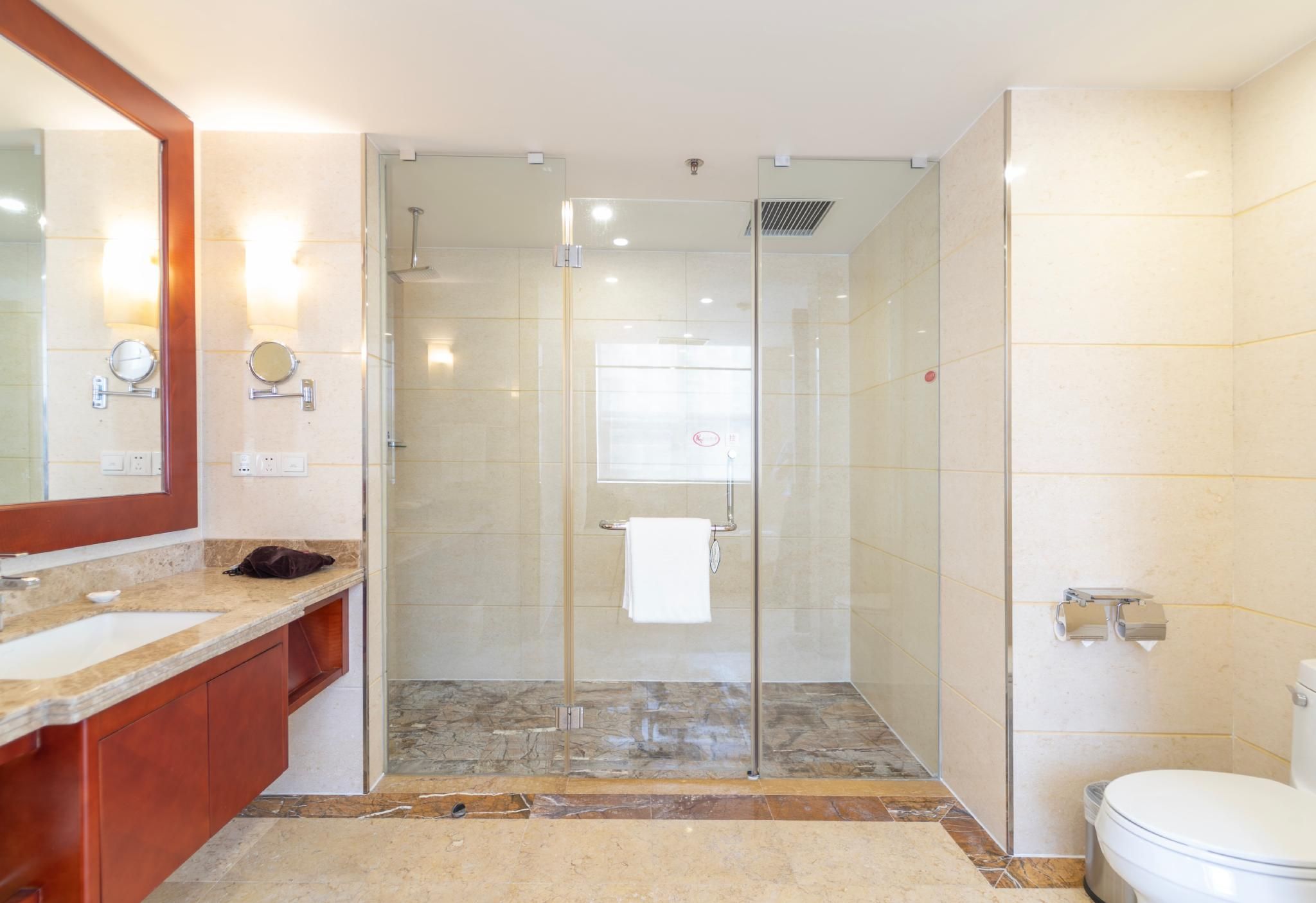 1 King Bed, Executive Suite, Non-Smoking