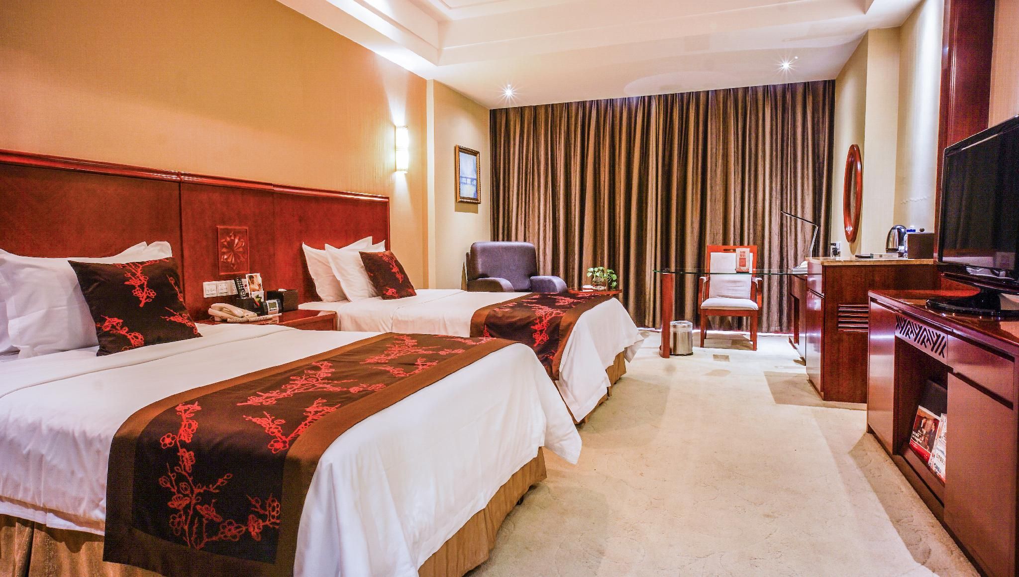 2 Doubles Beds, Superior Mobility Accessible Room, Roll-in Shower, Non-Smoking