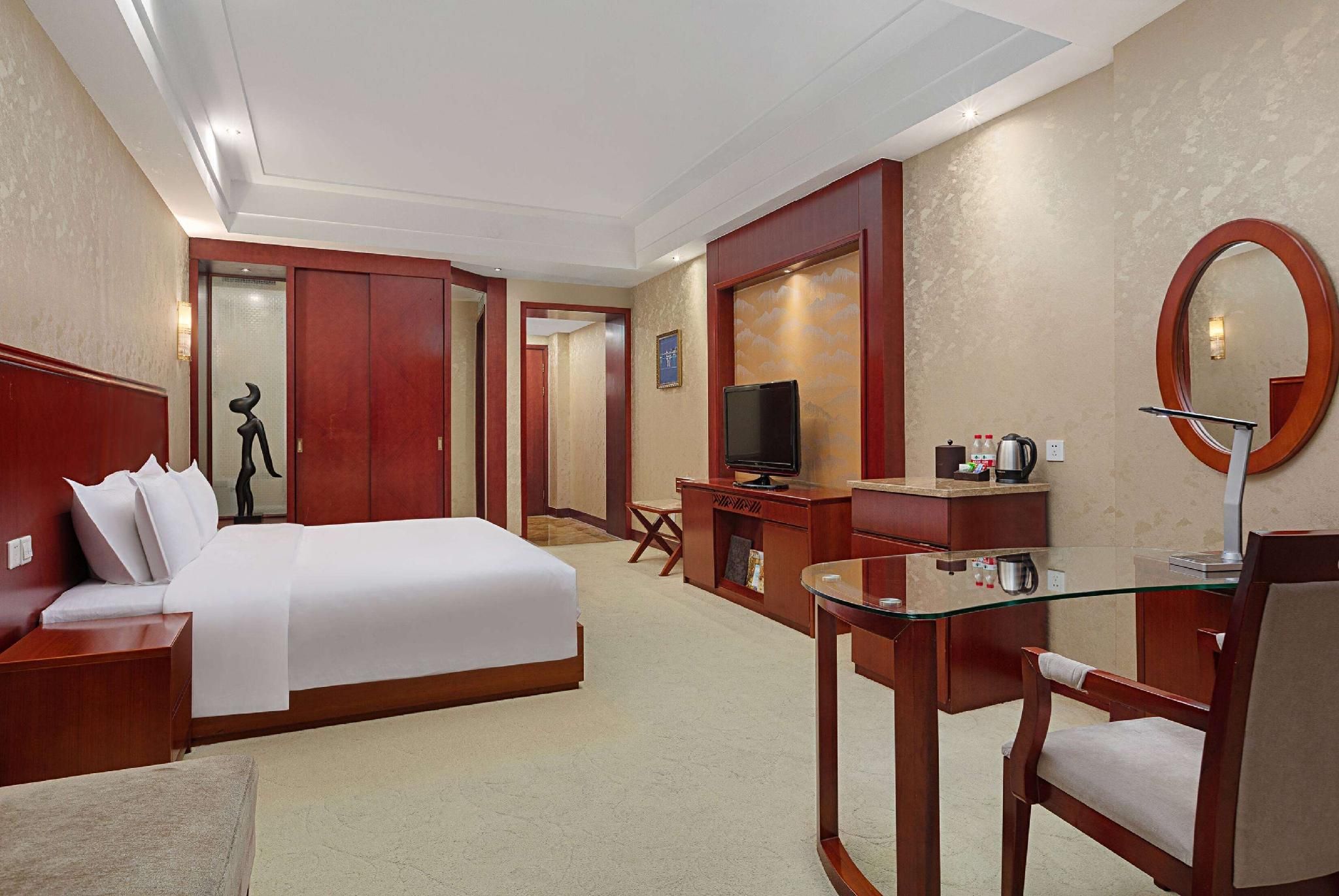 1 King Bed, Deluxe Room, Non-Smoking