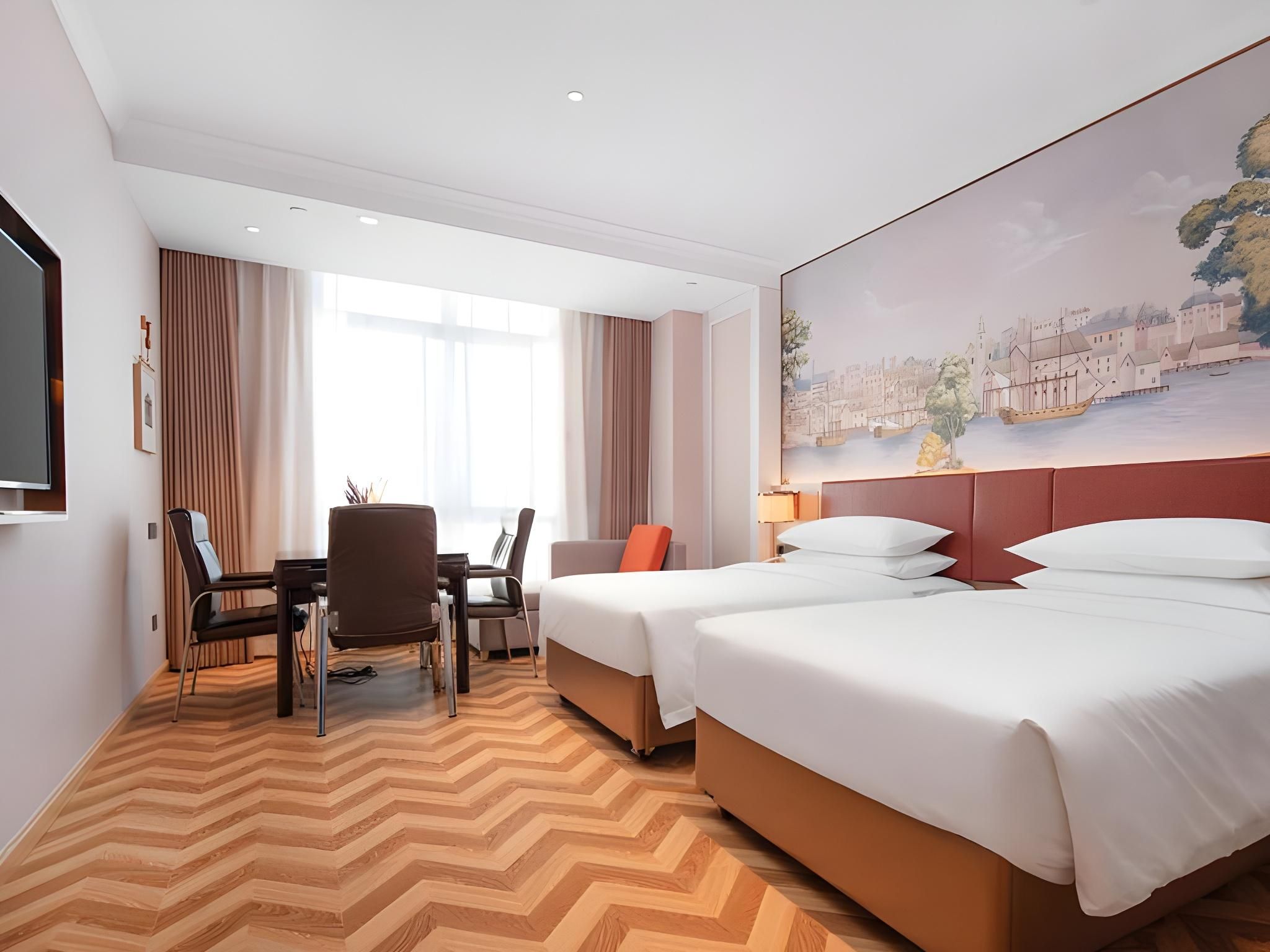 Vienna - Functional Chess Room With Twin Bed