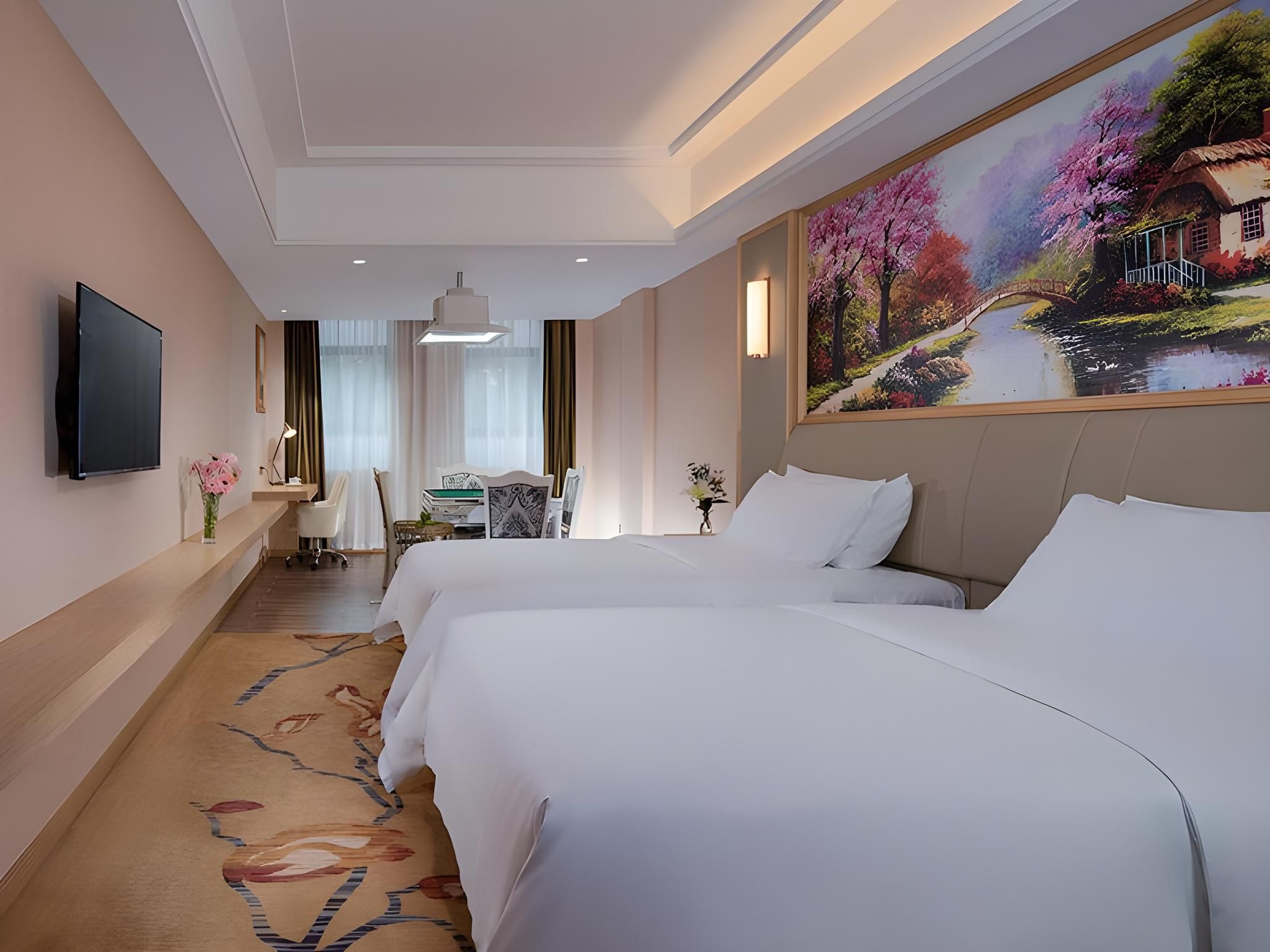 Vienna - Functional Chess Room With Twin Bed