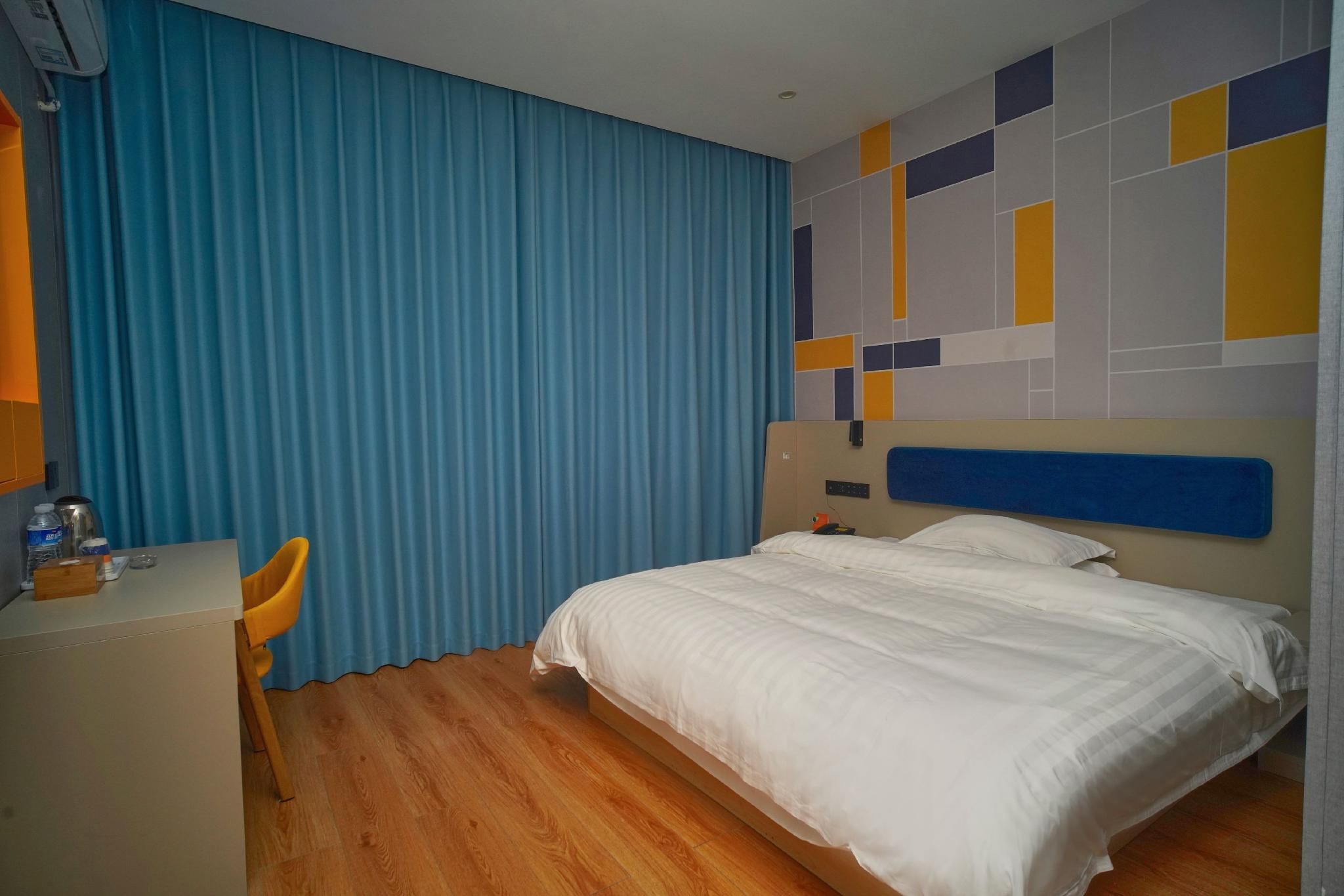 Economy Room