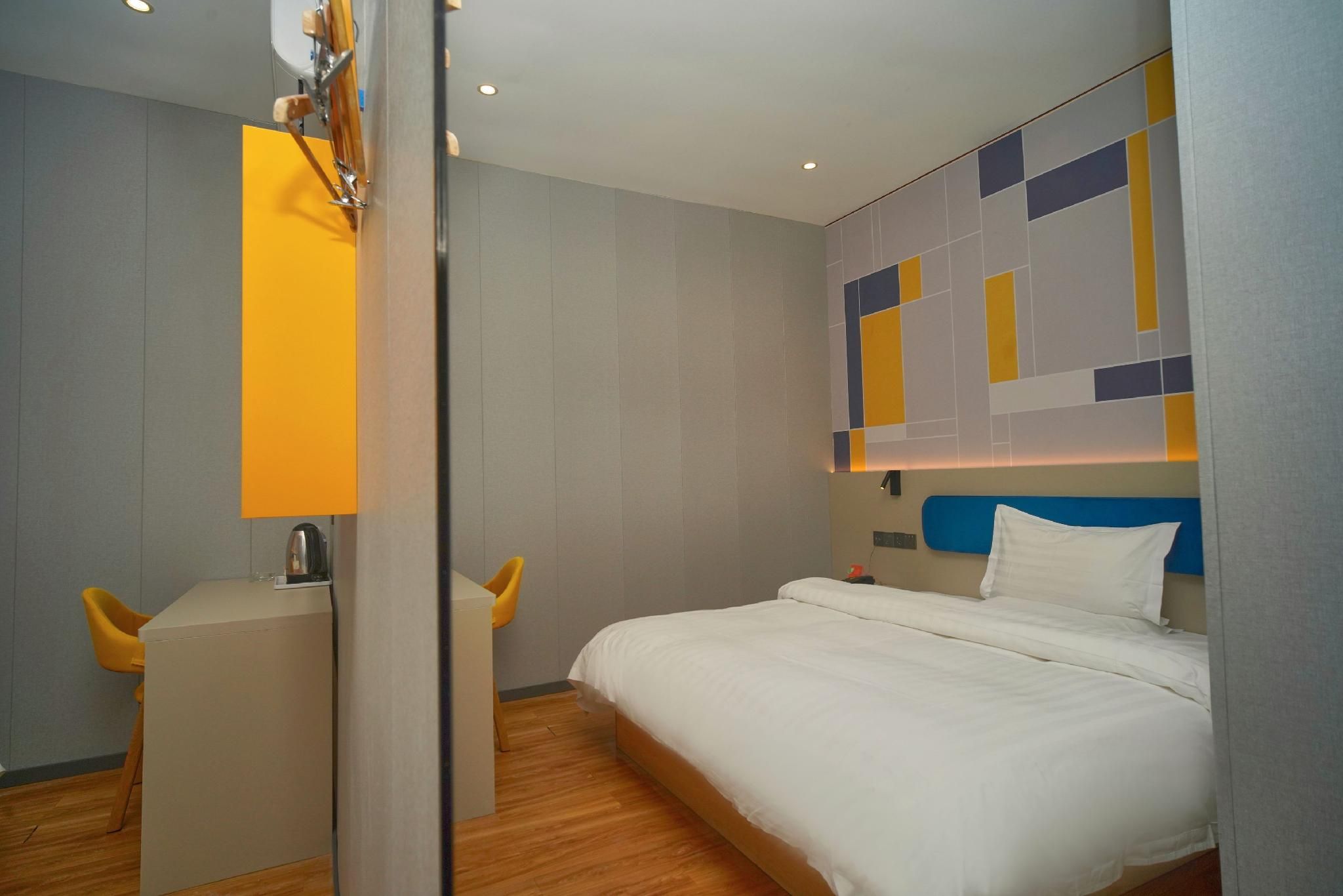 Economy Room