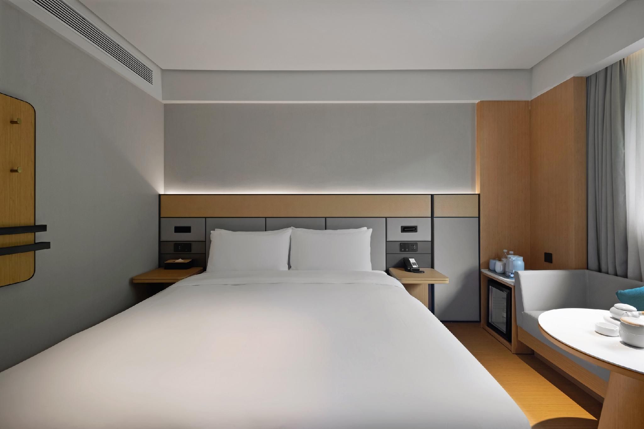 Huazhu - Superior BedRoom