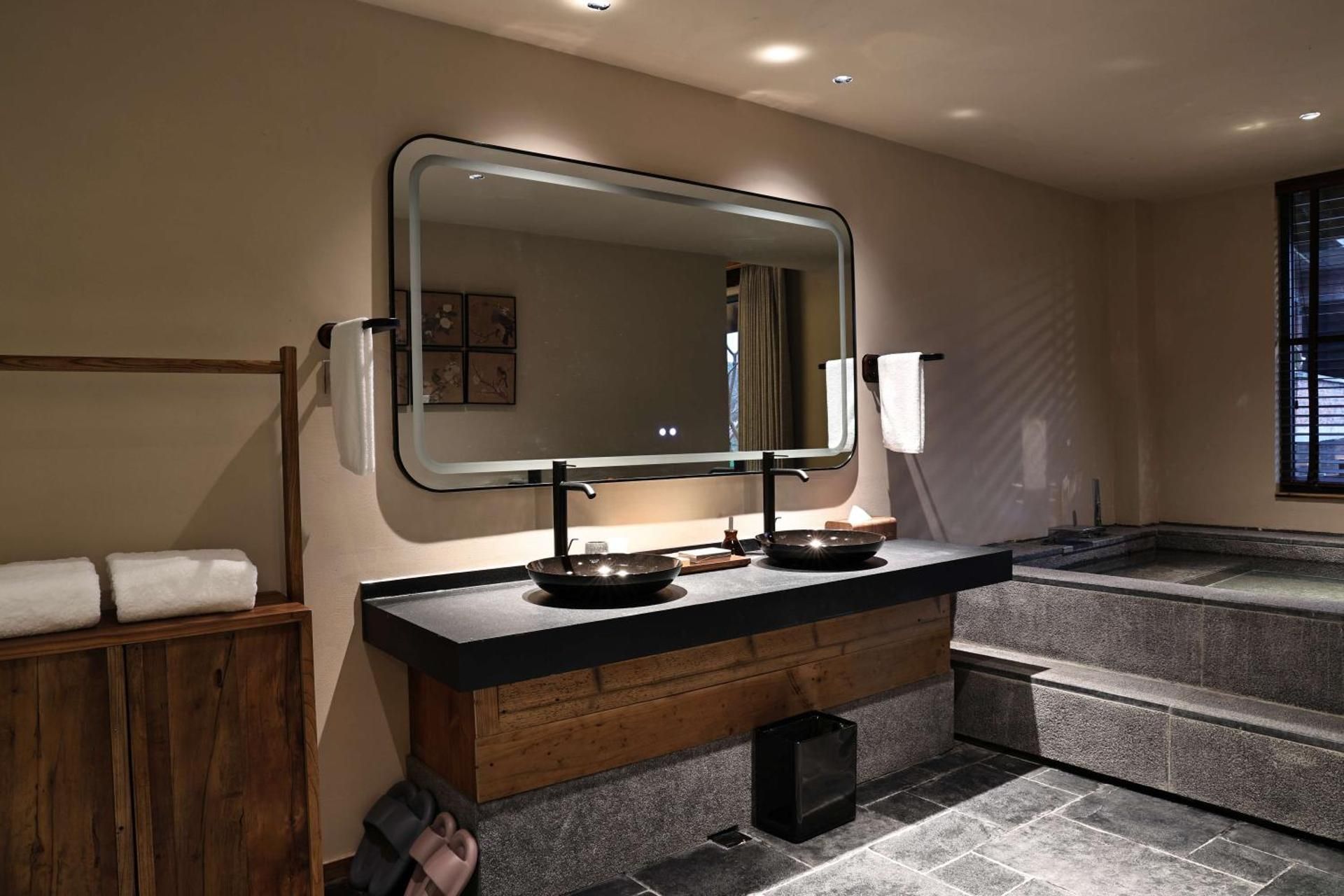 Miss or Dismiss Couple Suite 3