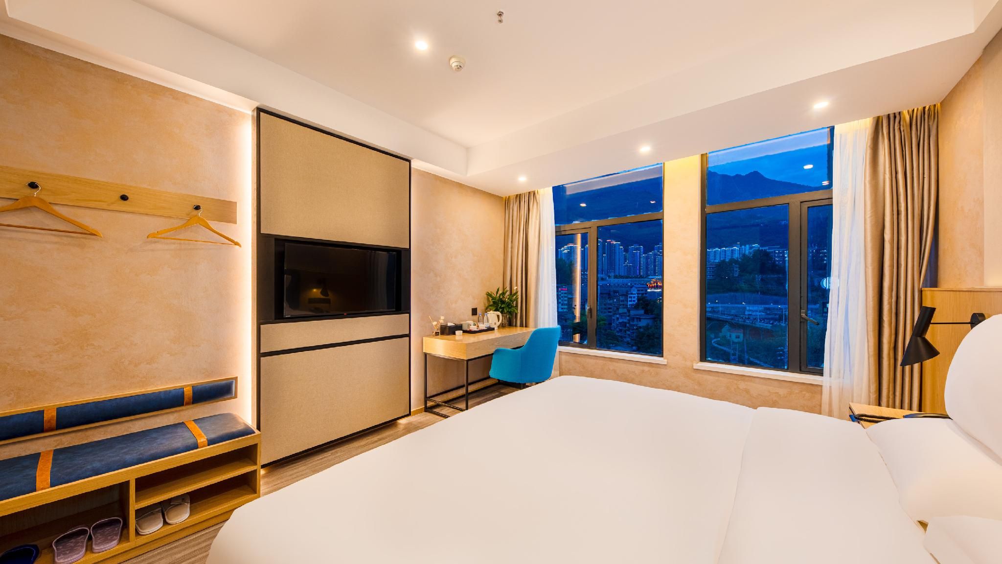 Mountain View King Room