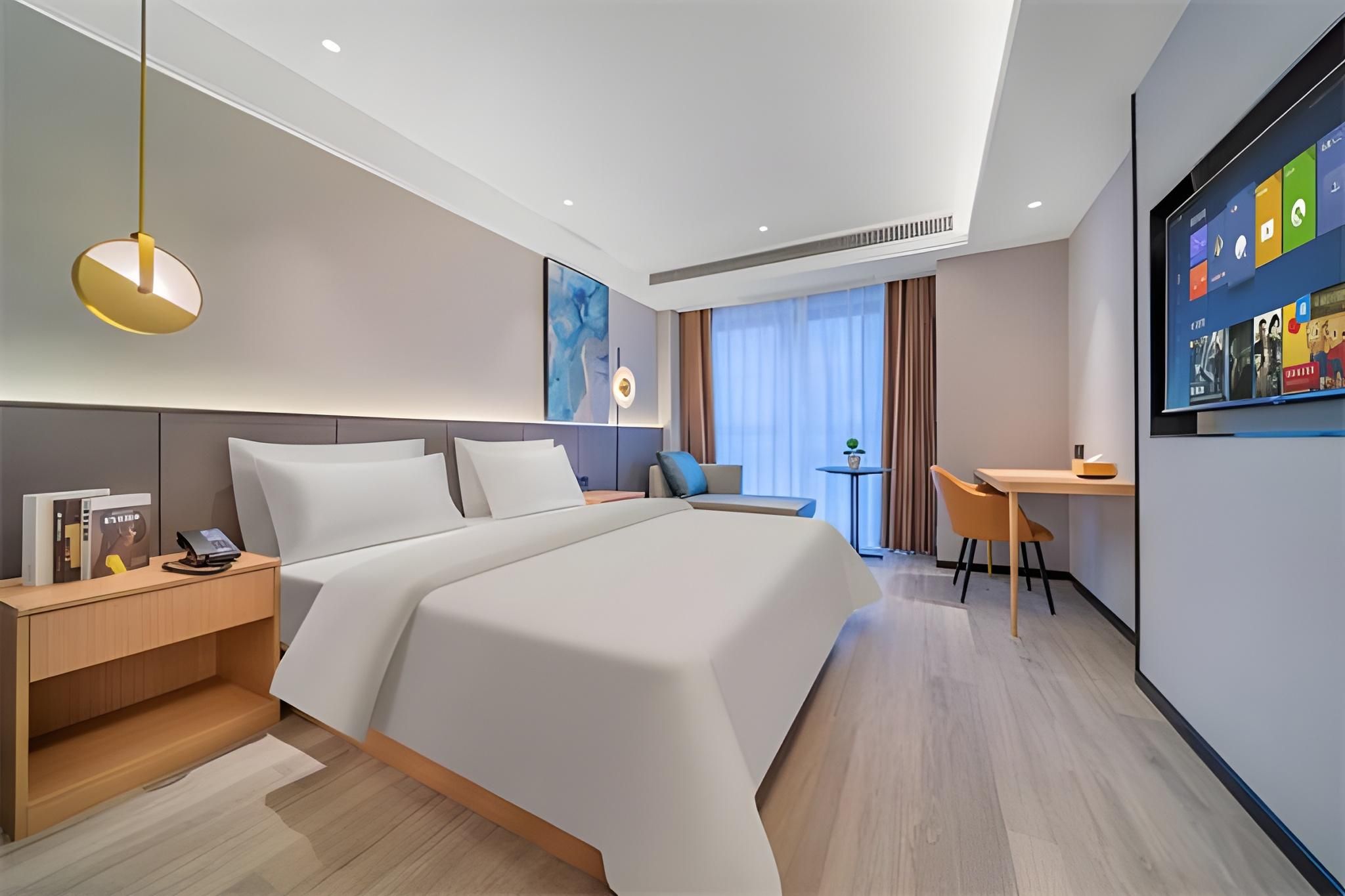 Landscape Queen Room