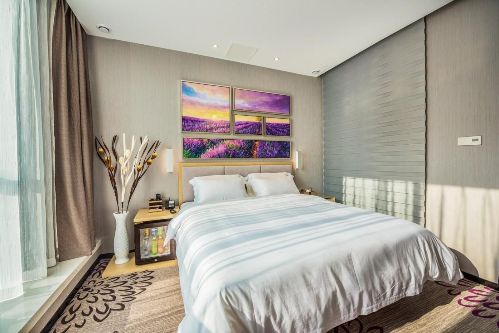 Standard Queen Size Bed Room