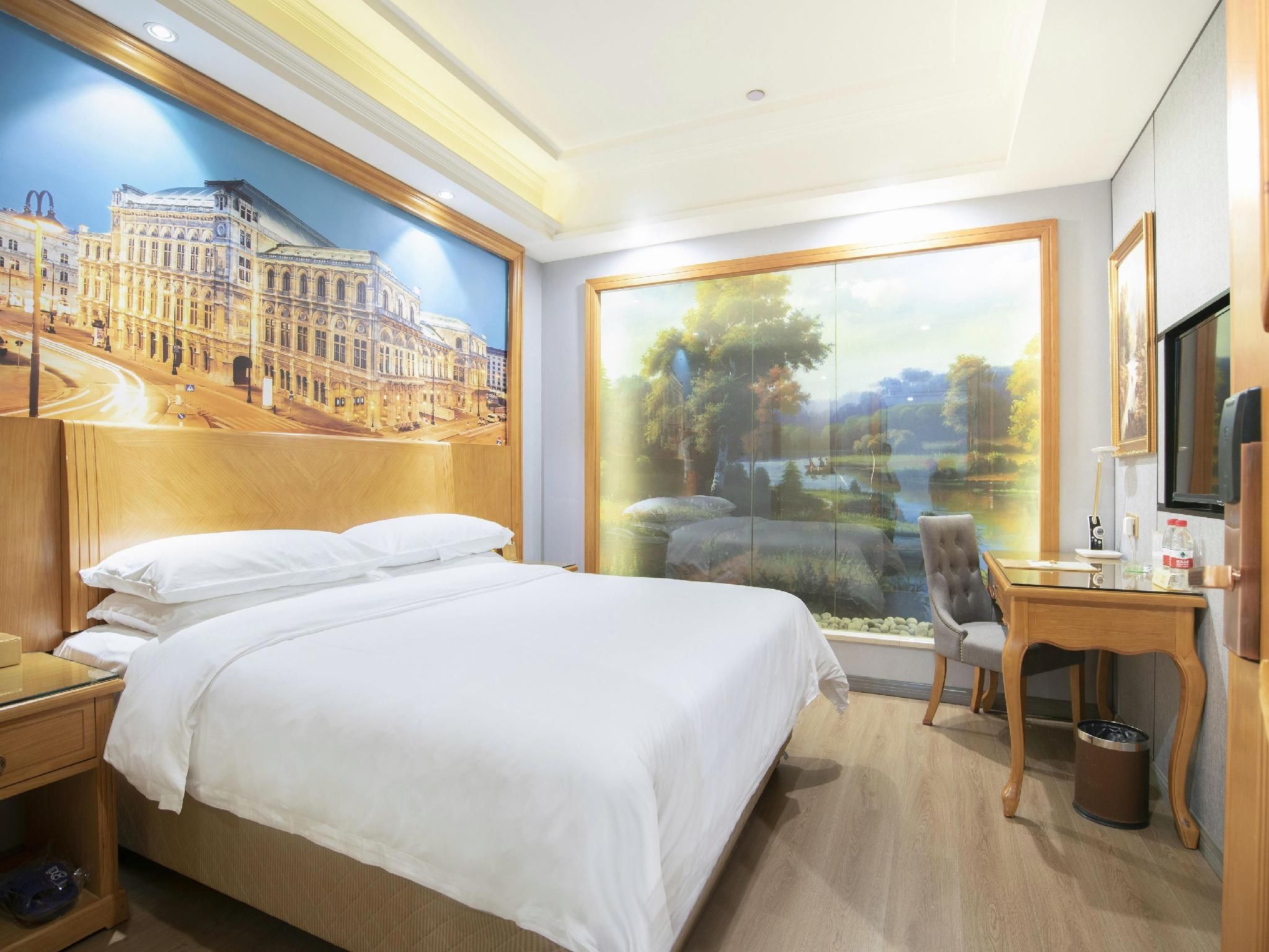 Vienna International Liangjiang Xingfu Square WH - Standard Room