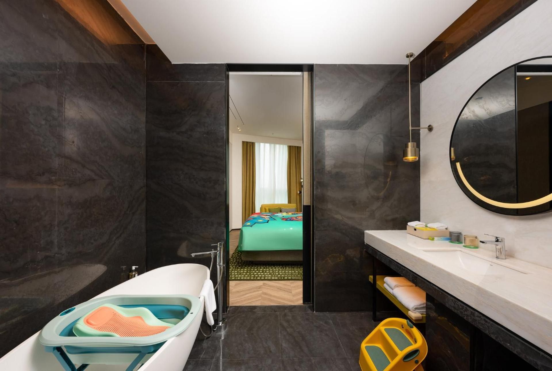 1 King 1 Bedroom Suite Kids Theme