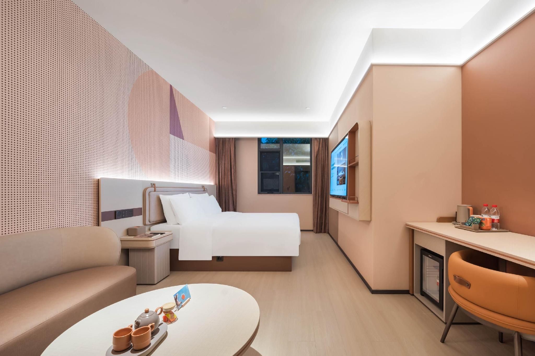 Delicate Room with Queen Bed