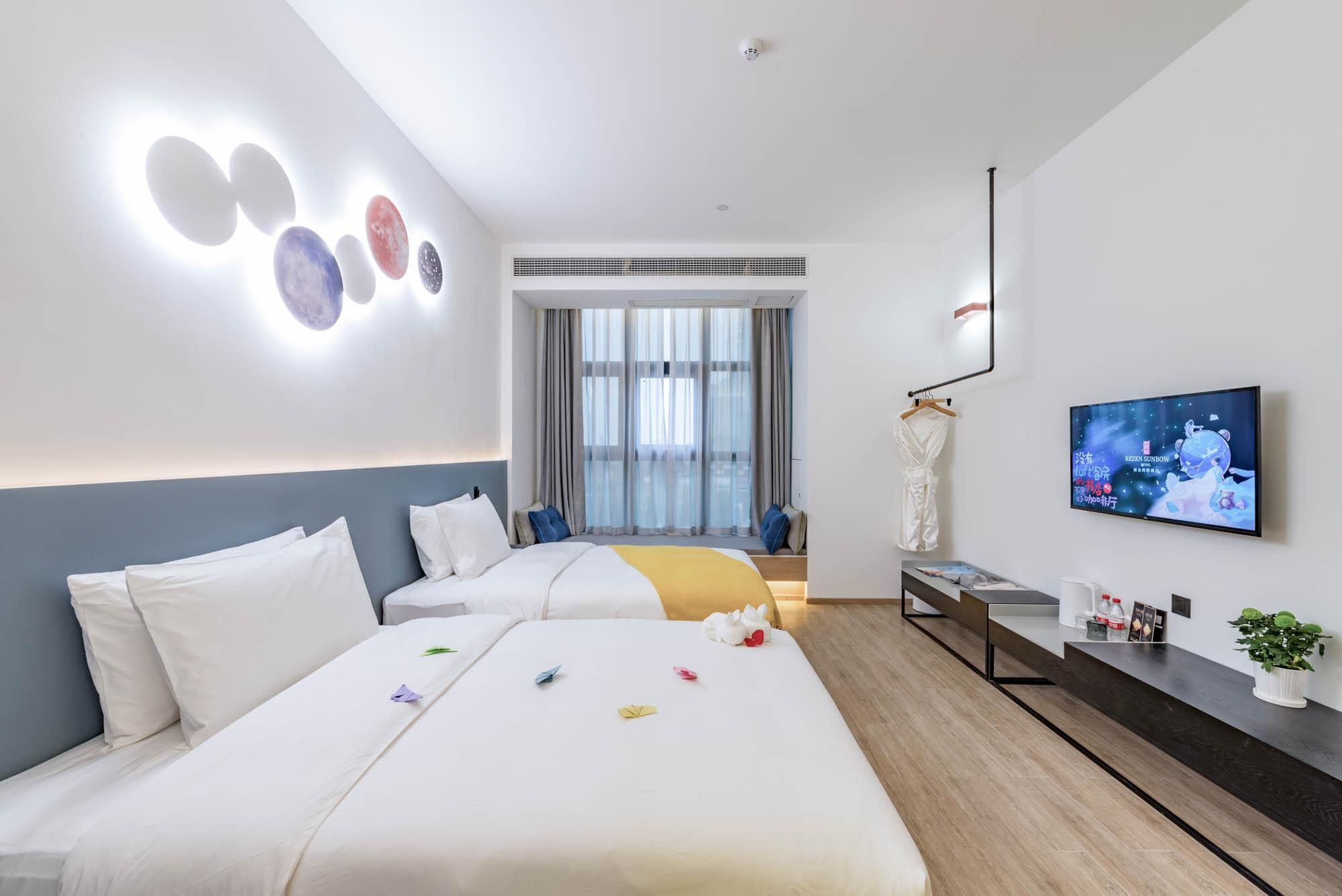 Light Luxury Twin Room