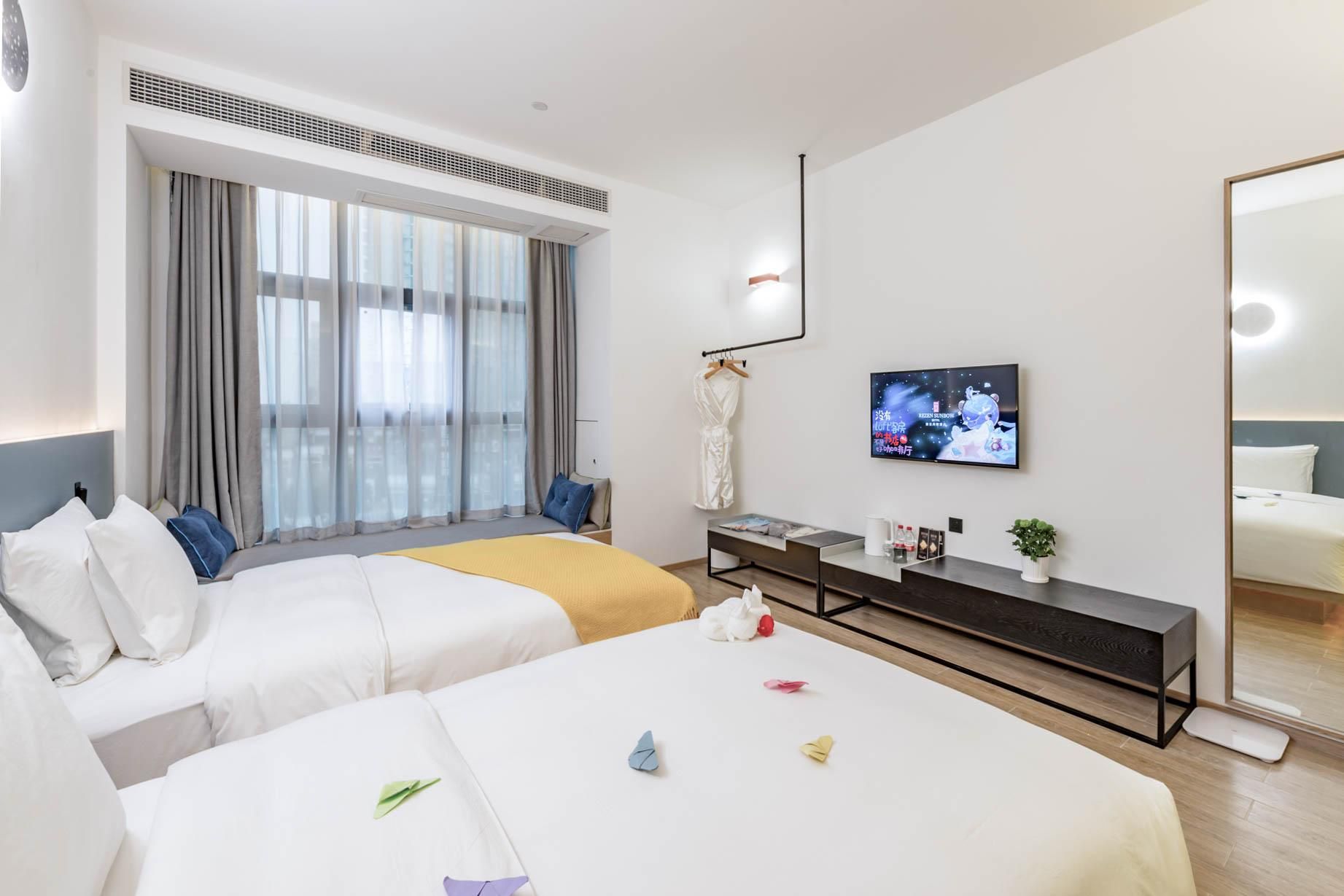 Light Luxury Twin Room