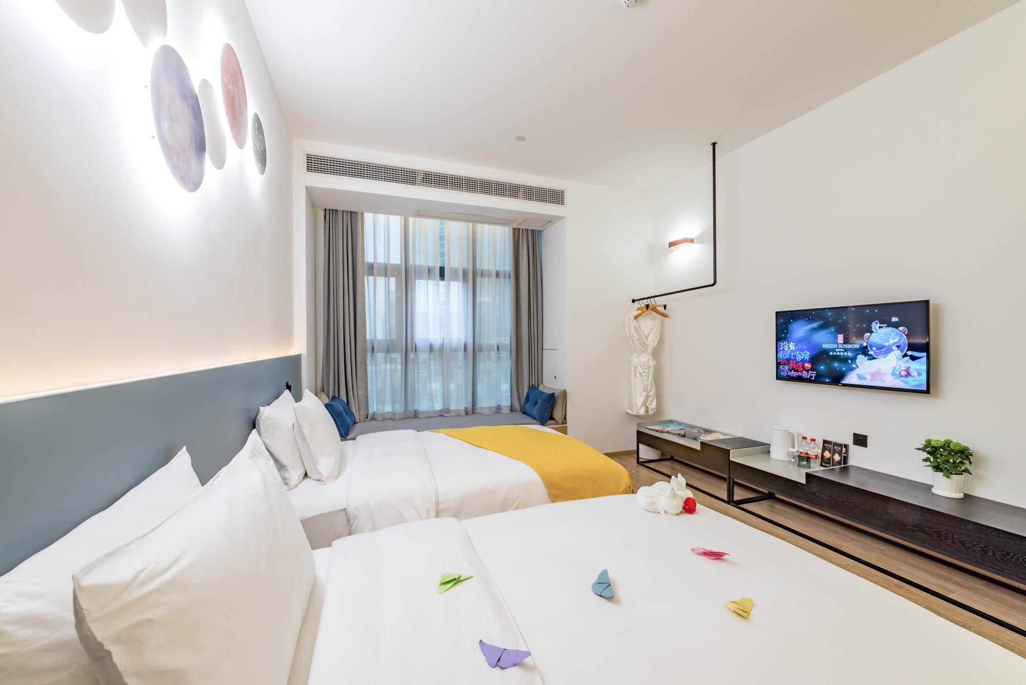 Light Luxury Twin Room