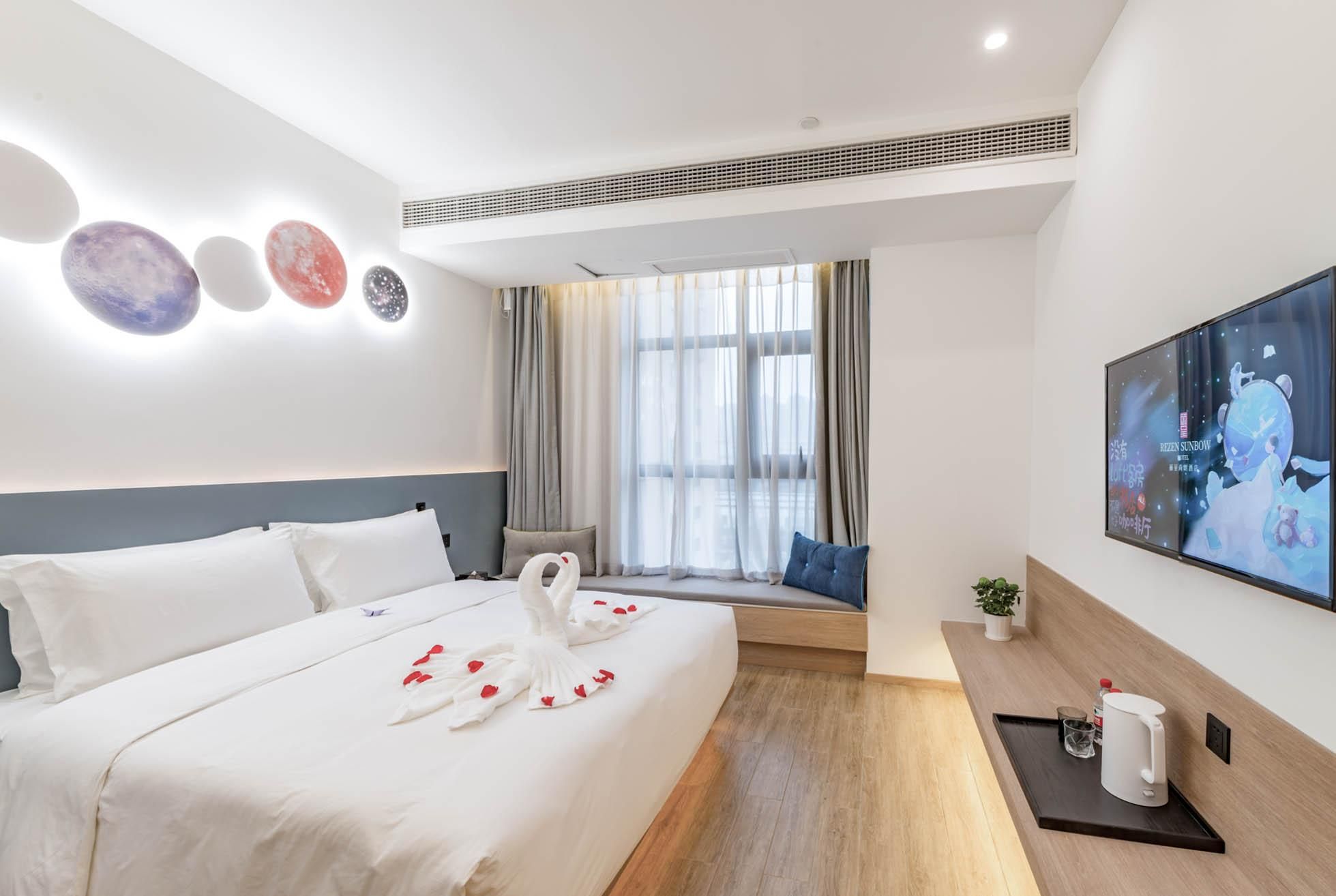 Rezen - Light Luxury 1 Bed Room