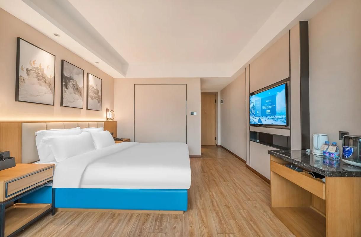 Queen Room with View
