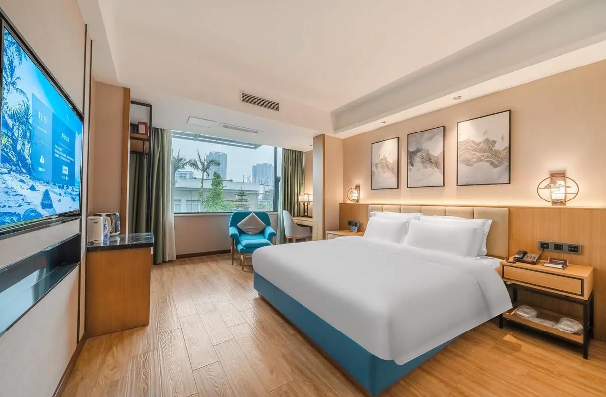 Queen Room with View