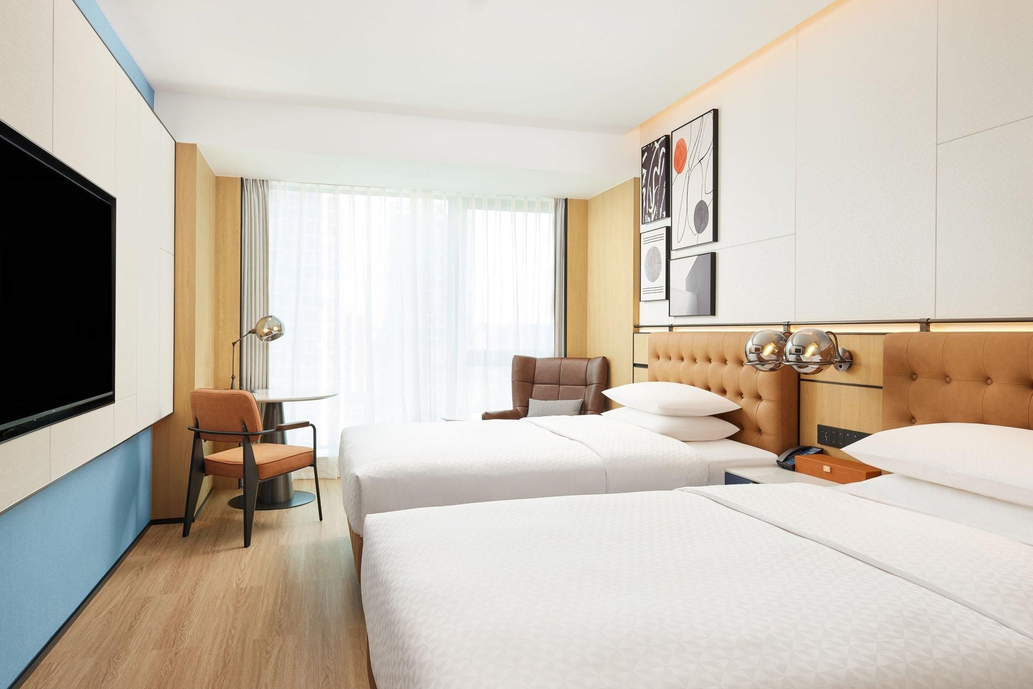 Elegant Double, Guest room, 2 Double, City view