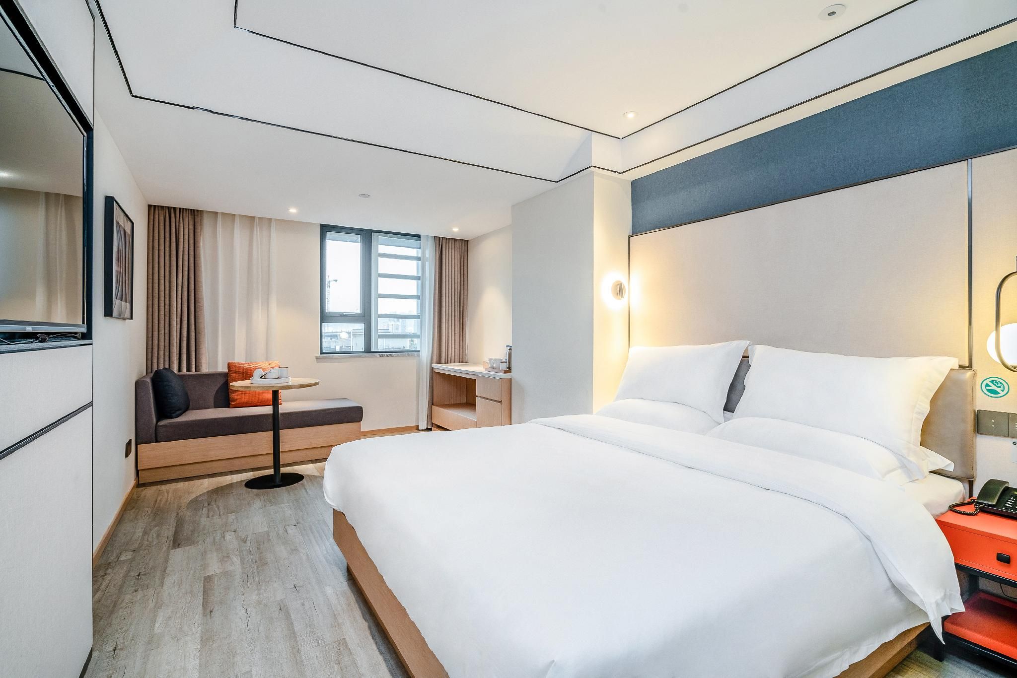 Queen Room with View