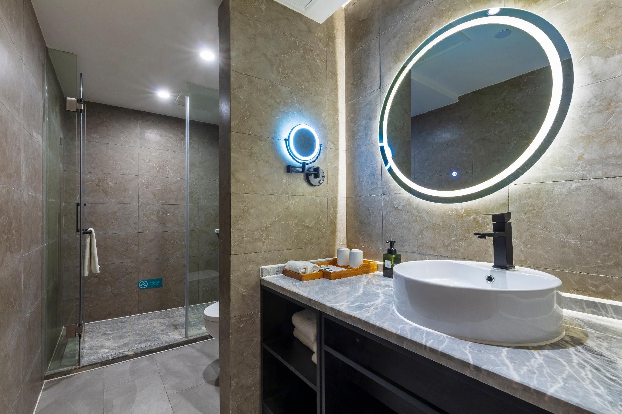 Family Room with Nature - Kid-Friendly