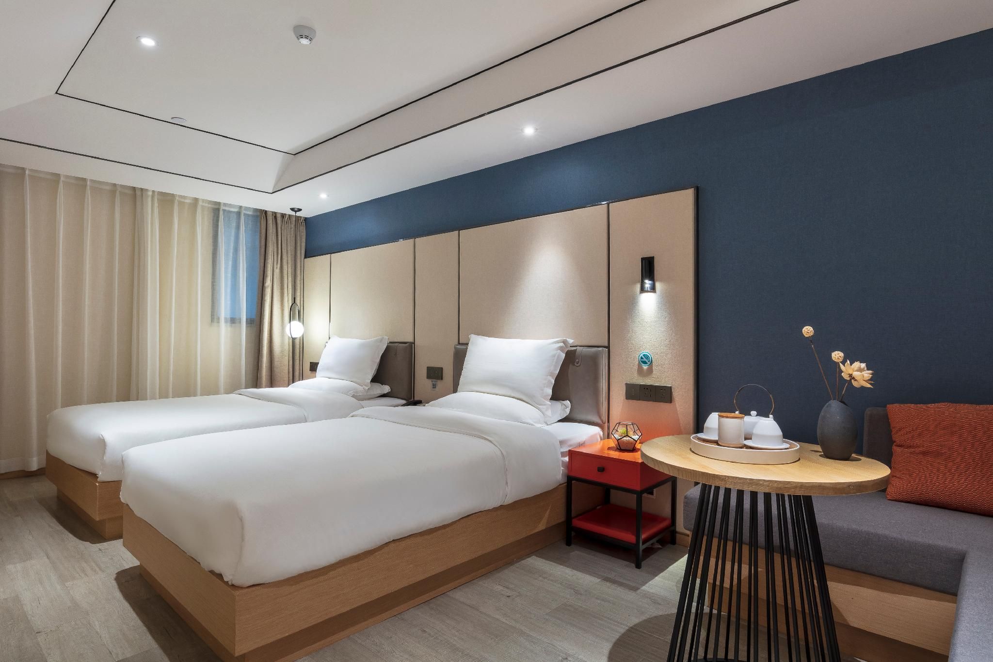 Family Room with Nature - Kid-Friendly