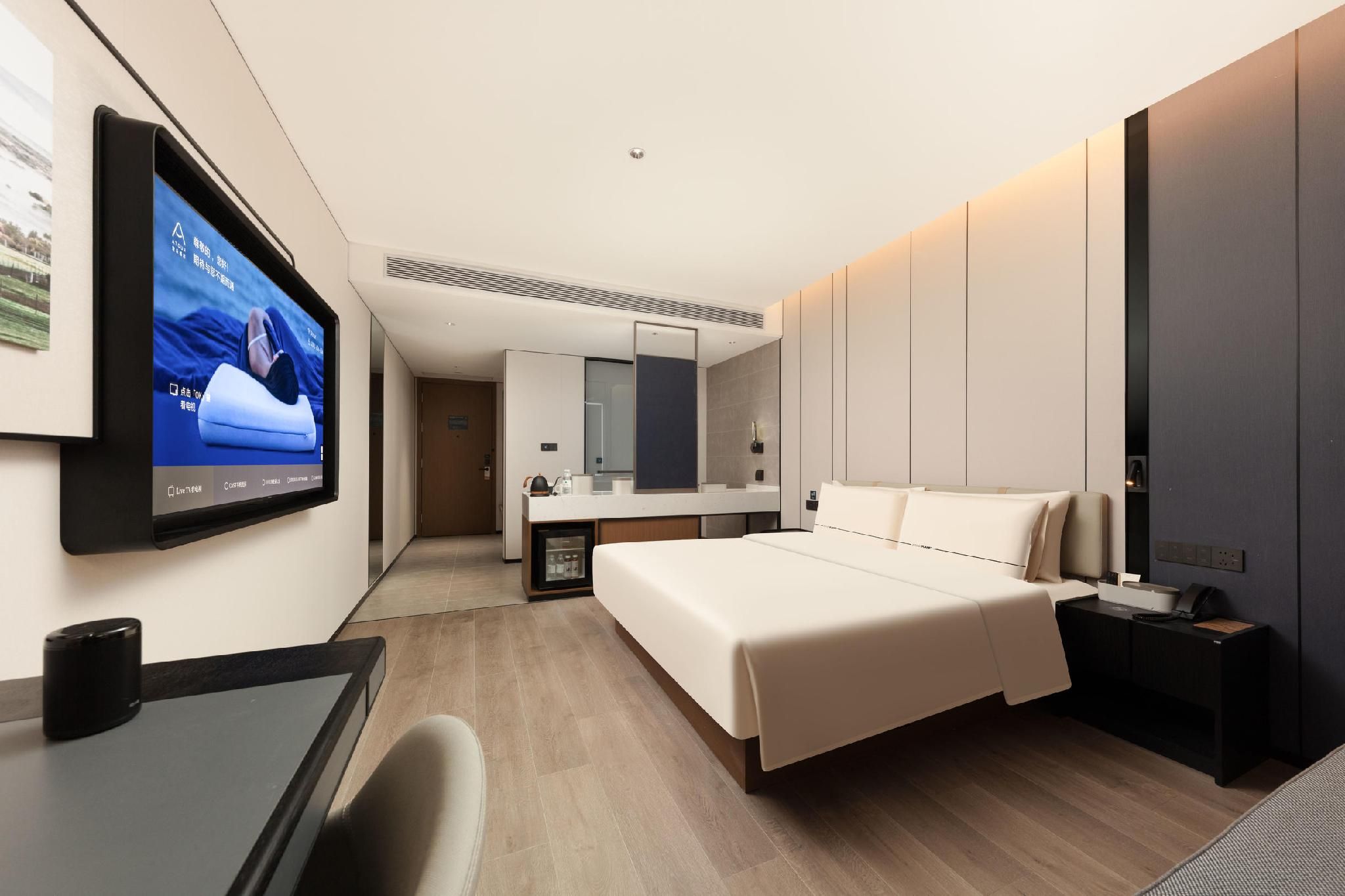 Executive Queen Room - Atrium View