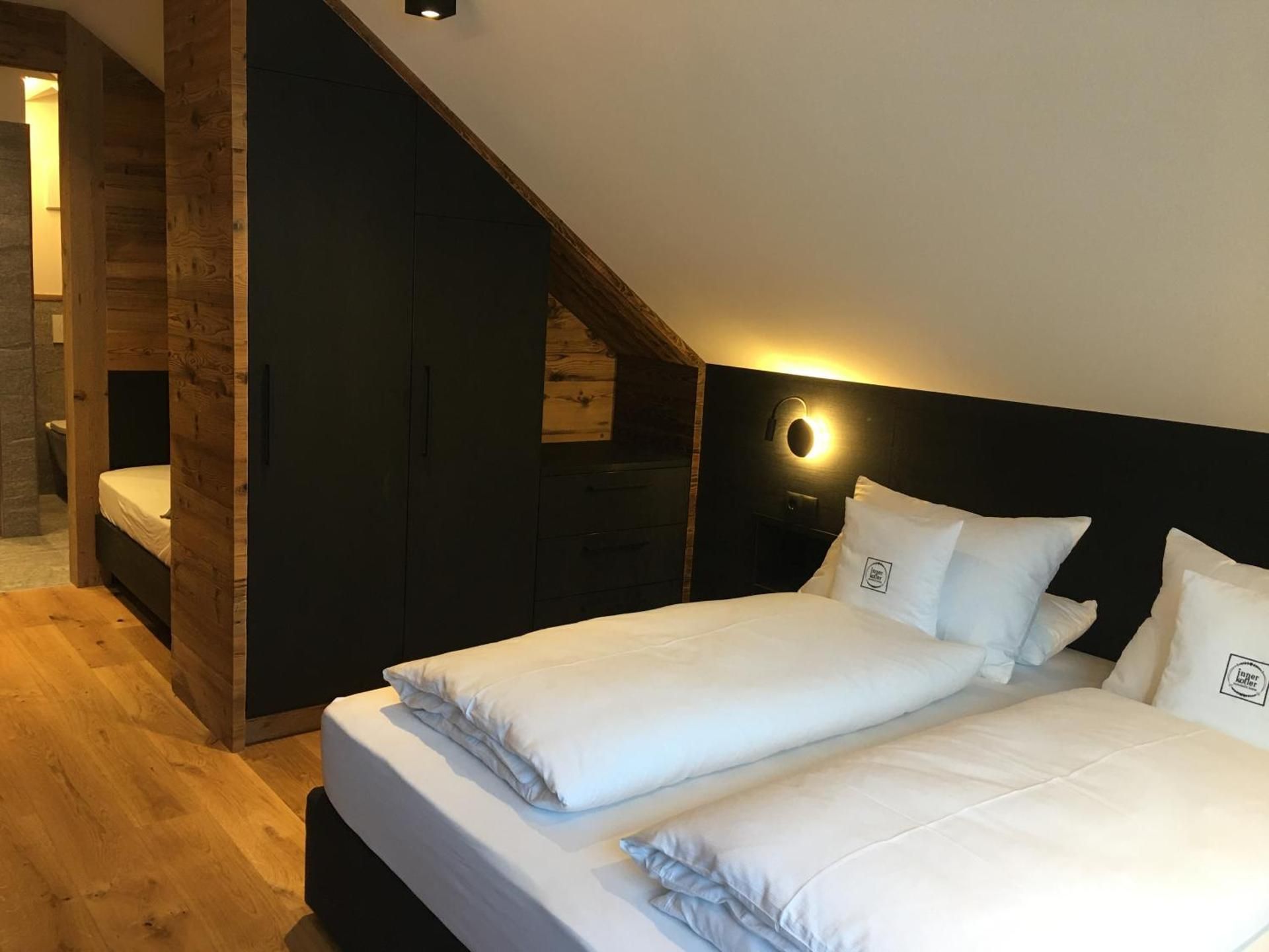 Deluxe Suite with Whirlpool, Sauna and Mountain View