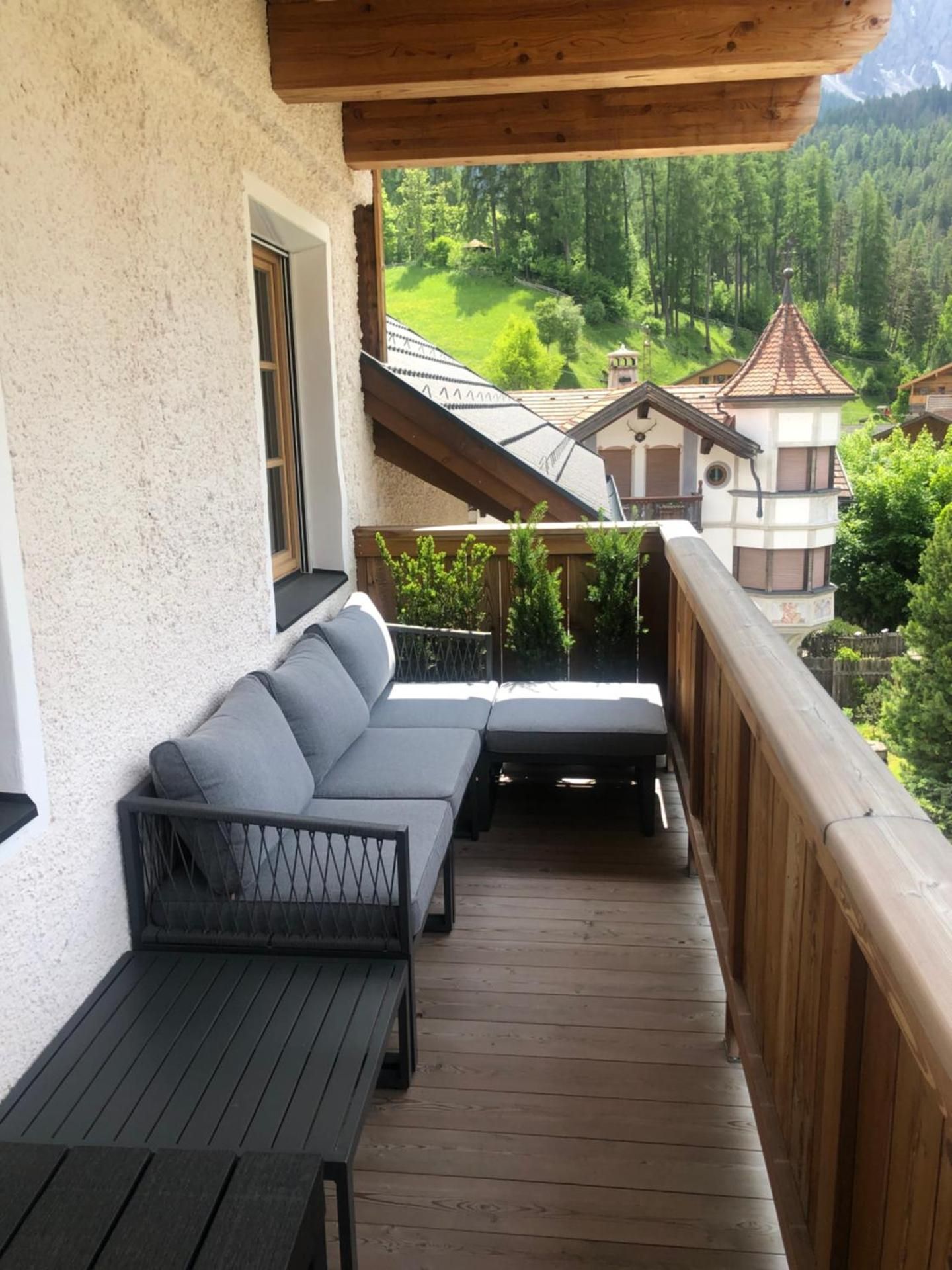 Family Two-Bedroom Apartment with Balcony